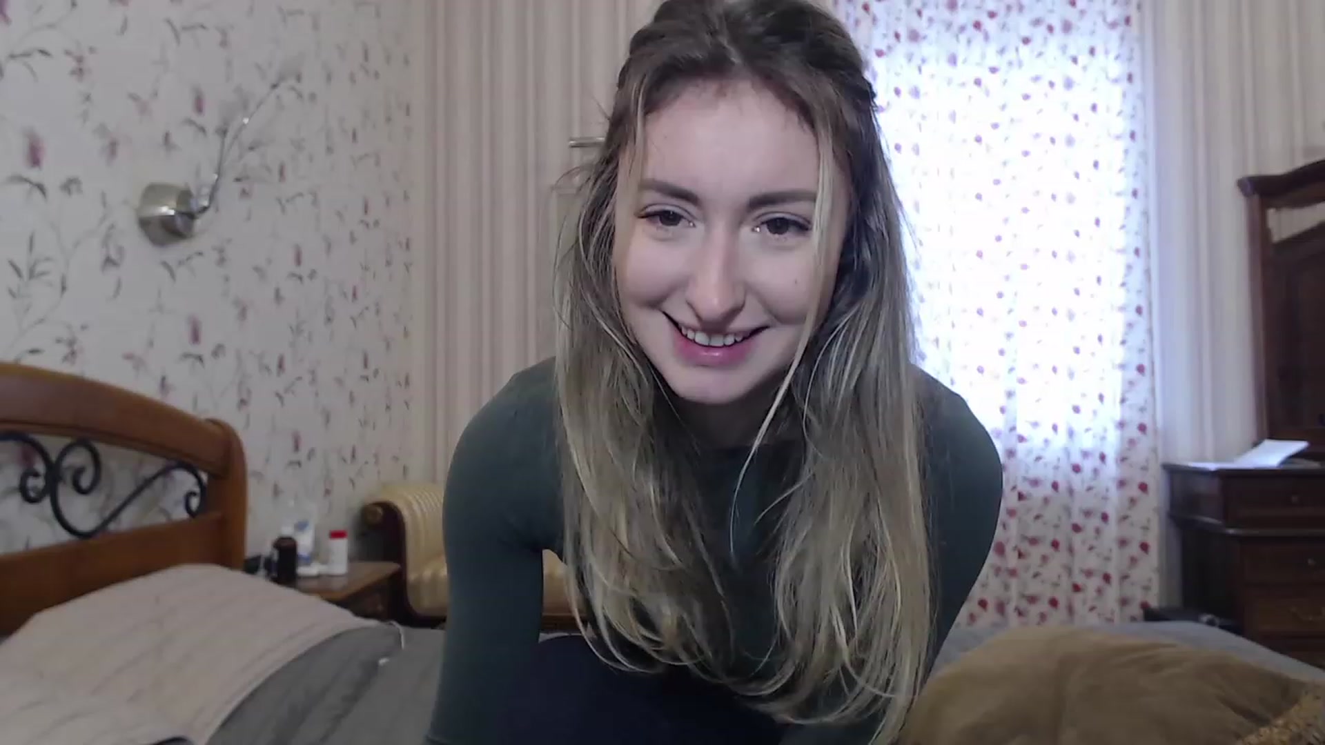 Gallery image thumbnail from Veronica_4u's myfreecams stream on, 12/22/2022, 08:47 image 18 of 20