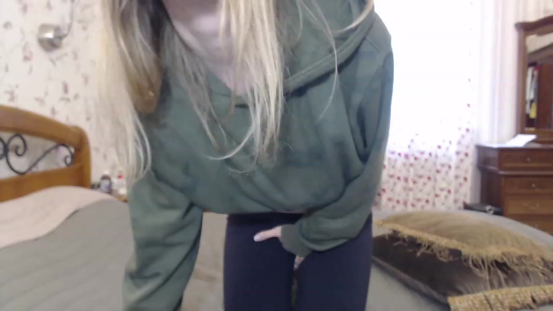 Gallery image thumbnail from Veronica_4u's myfreecams stream on, 12/23/2022, 08:20 image 13 of 20