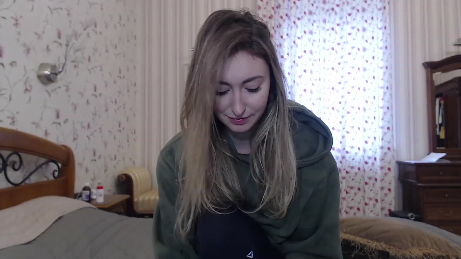 Gallery image thumbnail from Veronica_4u's myfreecams stream on, 12/23/2022, 08:20 image 16 of 20