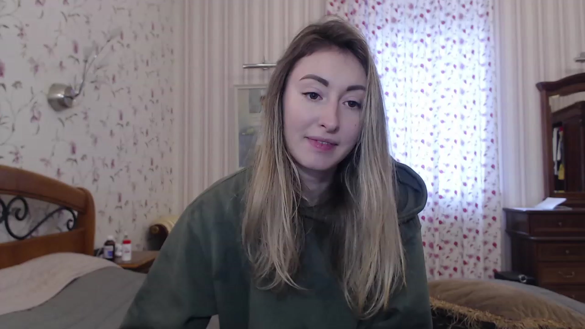 Gallery image thumbnail from Veronica_4u's myfreecams stream on, 12/23/2022, 08:20 image 3 of 20