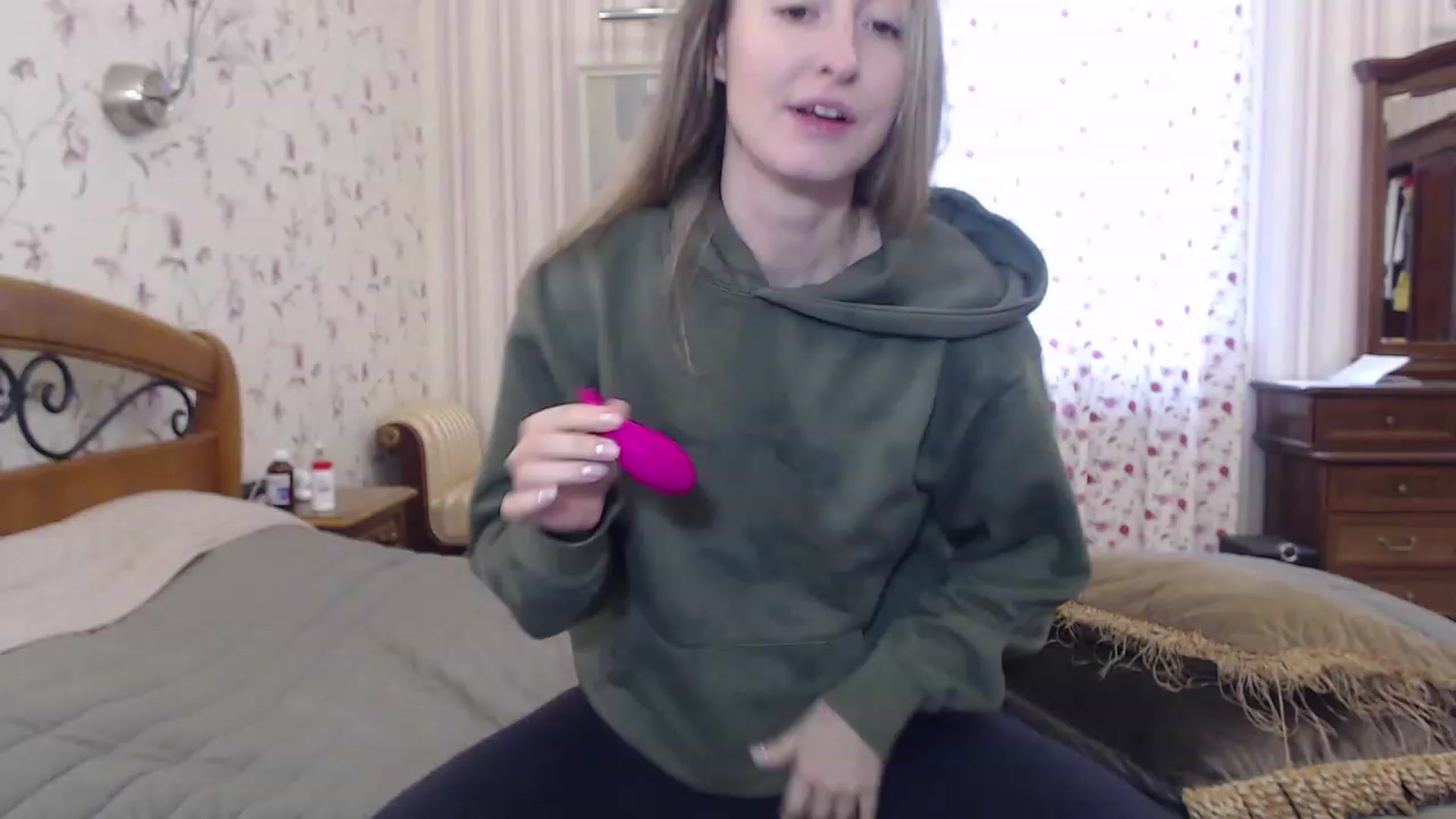 Gallery image thumbnail from Veronica_4u's myfreecams stream on, 12/23/2022, 08:20 image 12 of 20