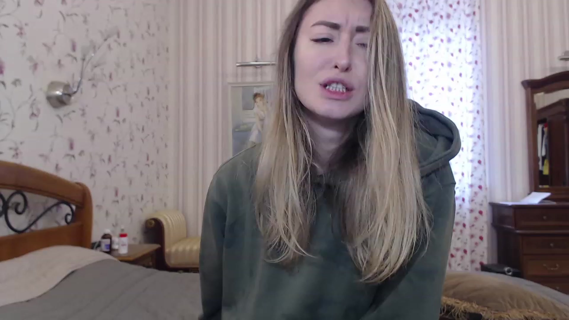 Gallery image thumbnail from Veronica_4u's myfreecams stream on, 12/23/2022, 08:20 image 7 of 20