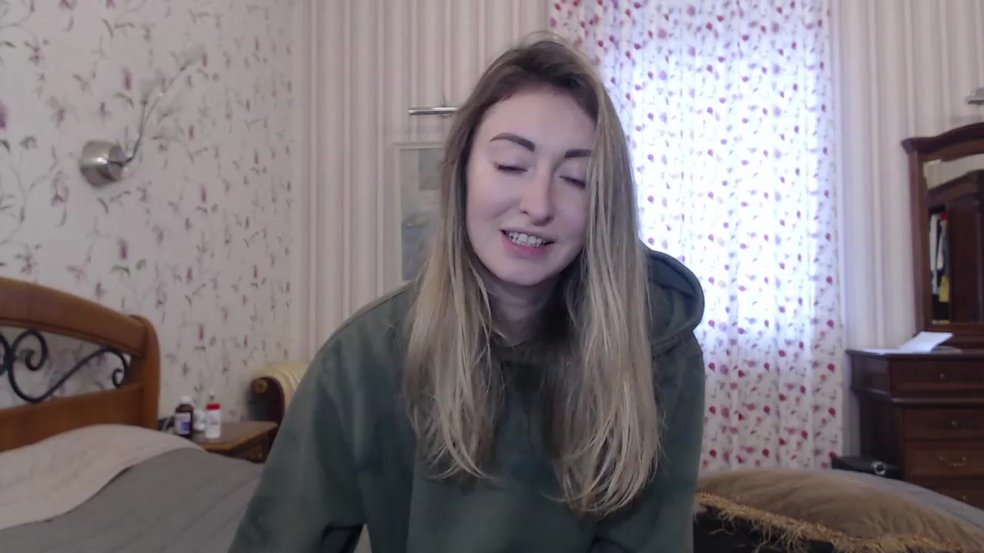 Gallery image thumbnail from Veronica_4u's myfreecams stream on, 12/23/2022, 08:20 image 9 of 20