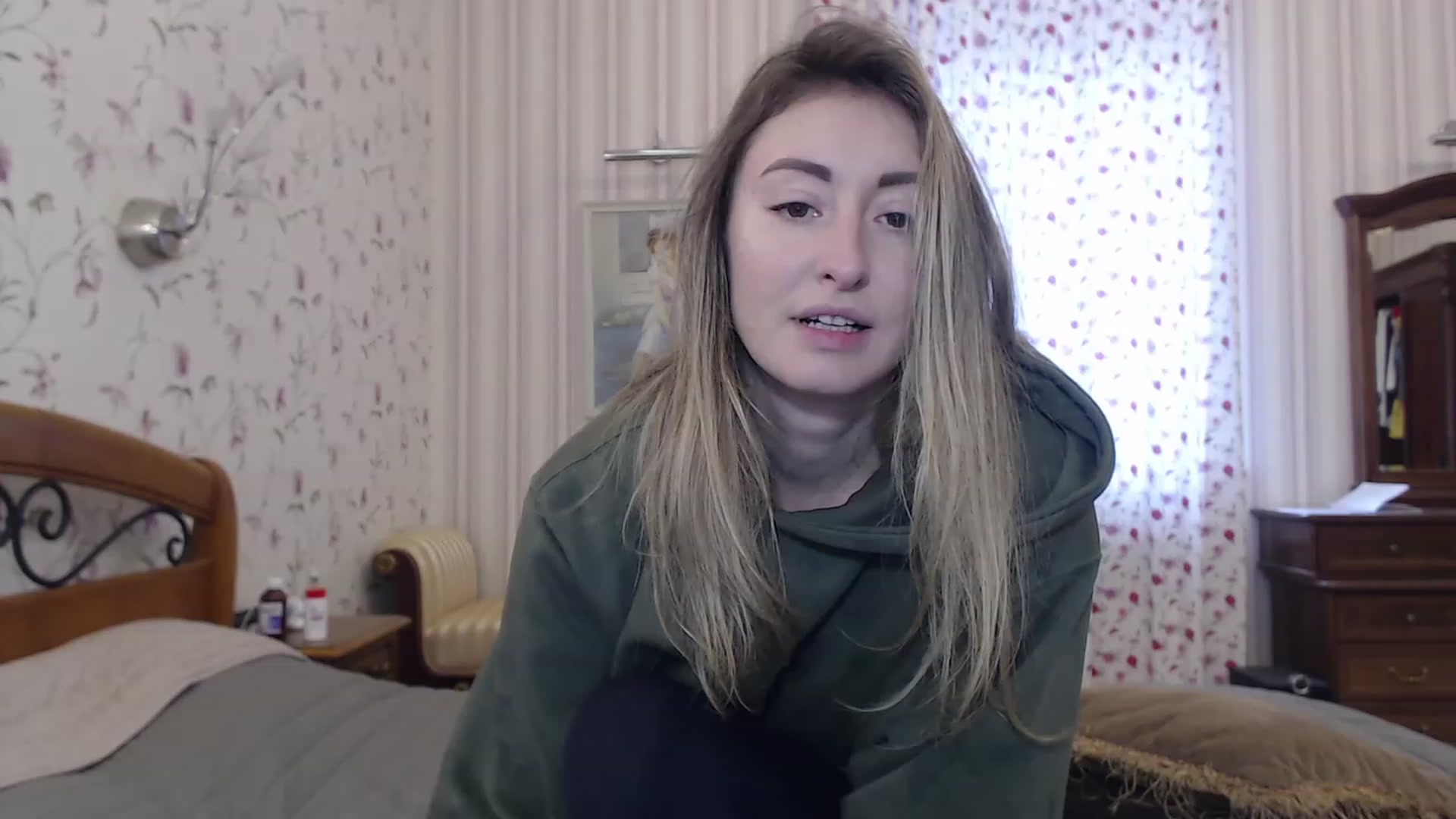 Gallery image thumbnail from Veronica_4u's myfreecams stream on, 12/23/2022, 08:20 image 15 of 20
