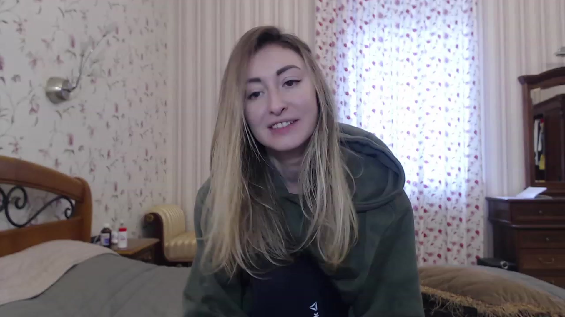 Gallery image thumbnail from Veronica_4u's myfreecams stream on, 12/23/2022, 08:20 image 17 of 20