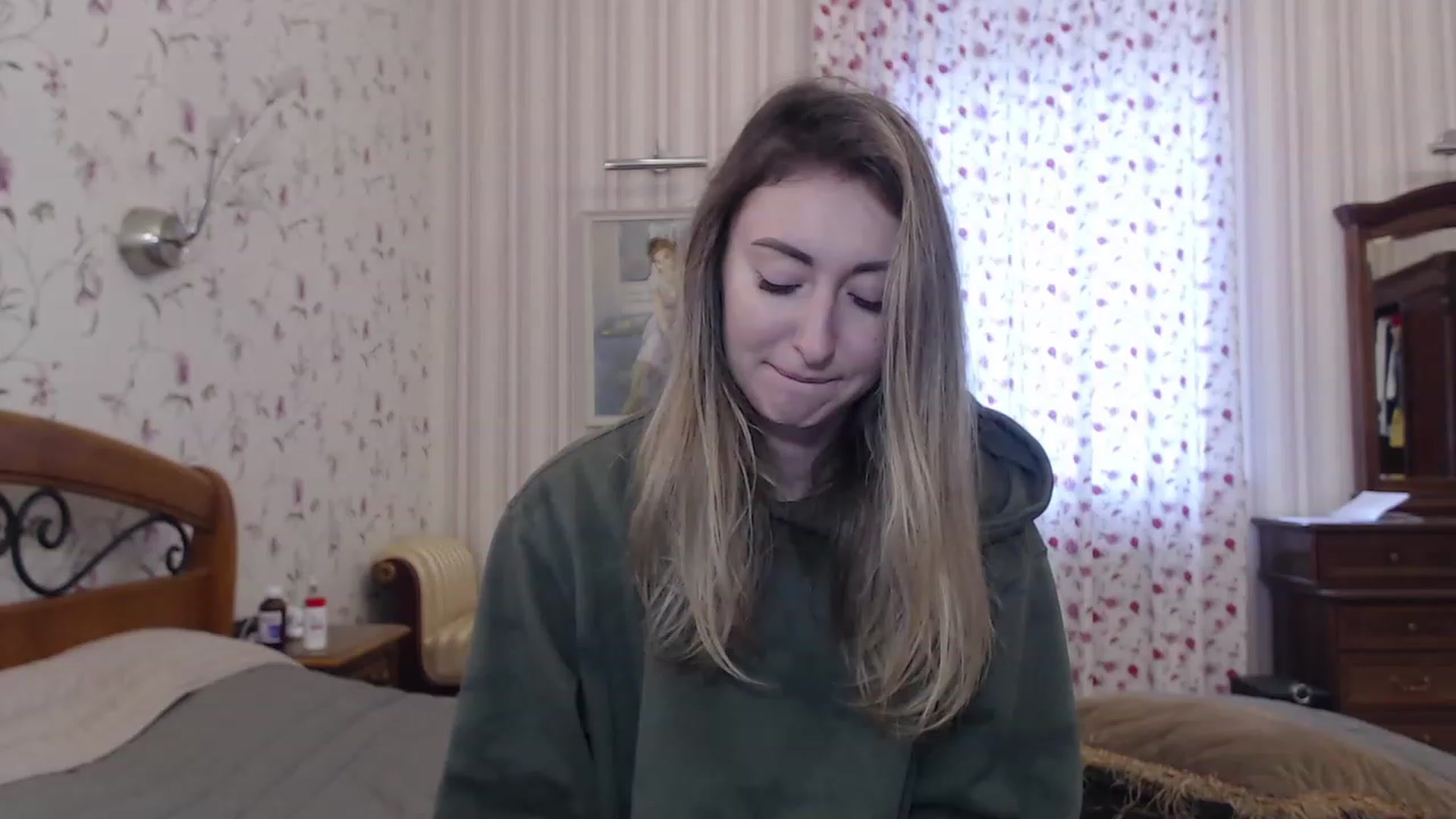 Gallery image thumbnail from Veronica_4u's myfreecams stream on, 12/23/2022, 08:20 image 8 of 20