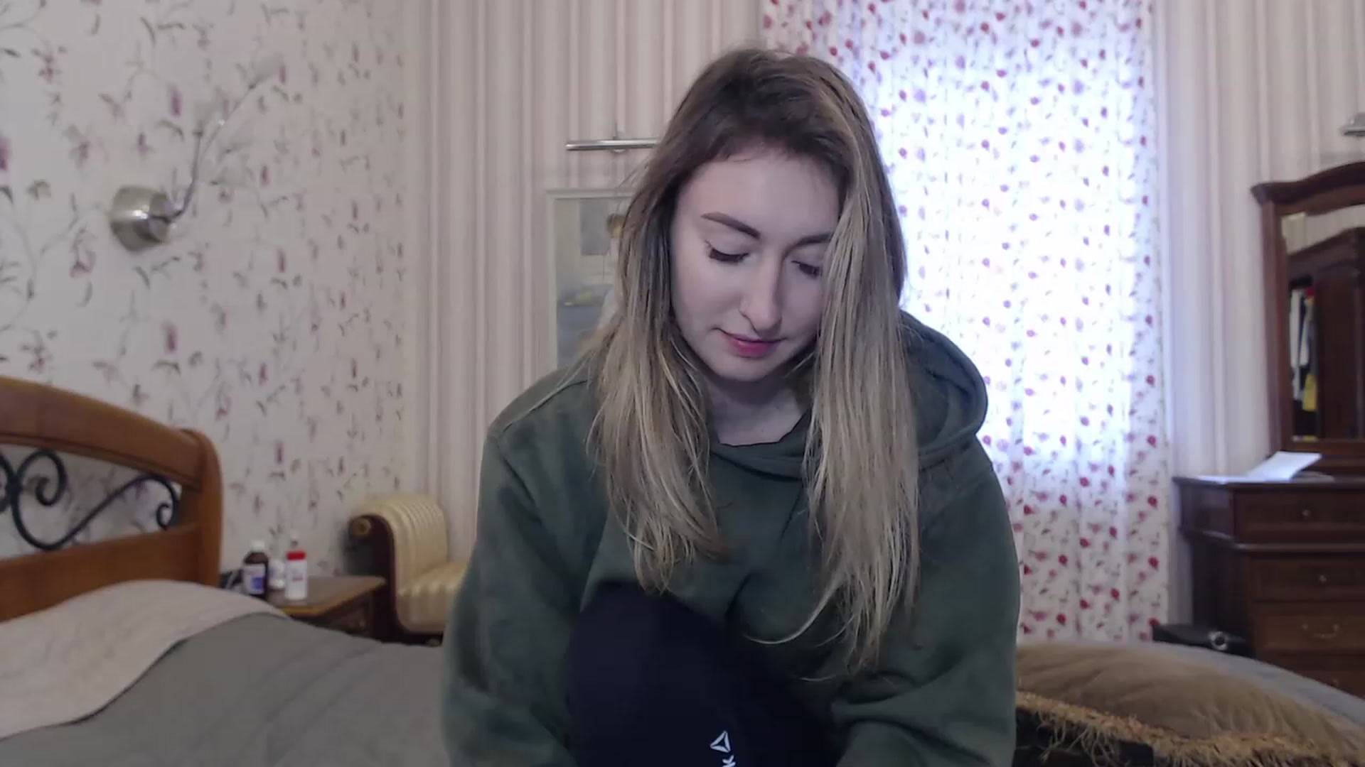 Gallery image thumbnail from Veronica_4u's myfreecams stream on, 12/23/2022, 08:20 image 14 of 20