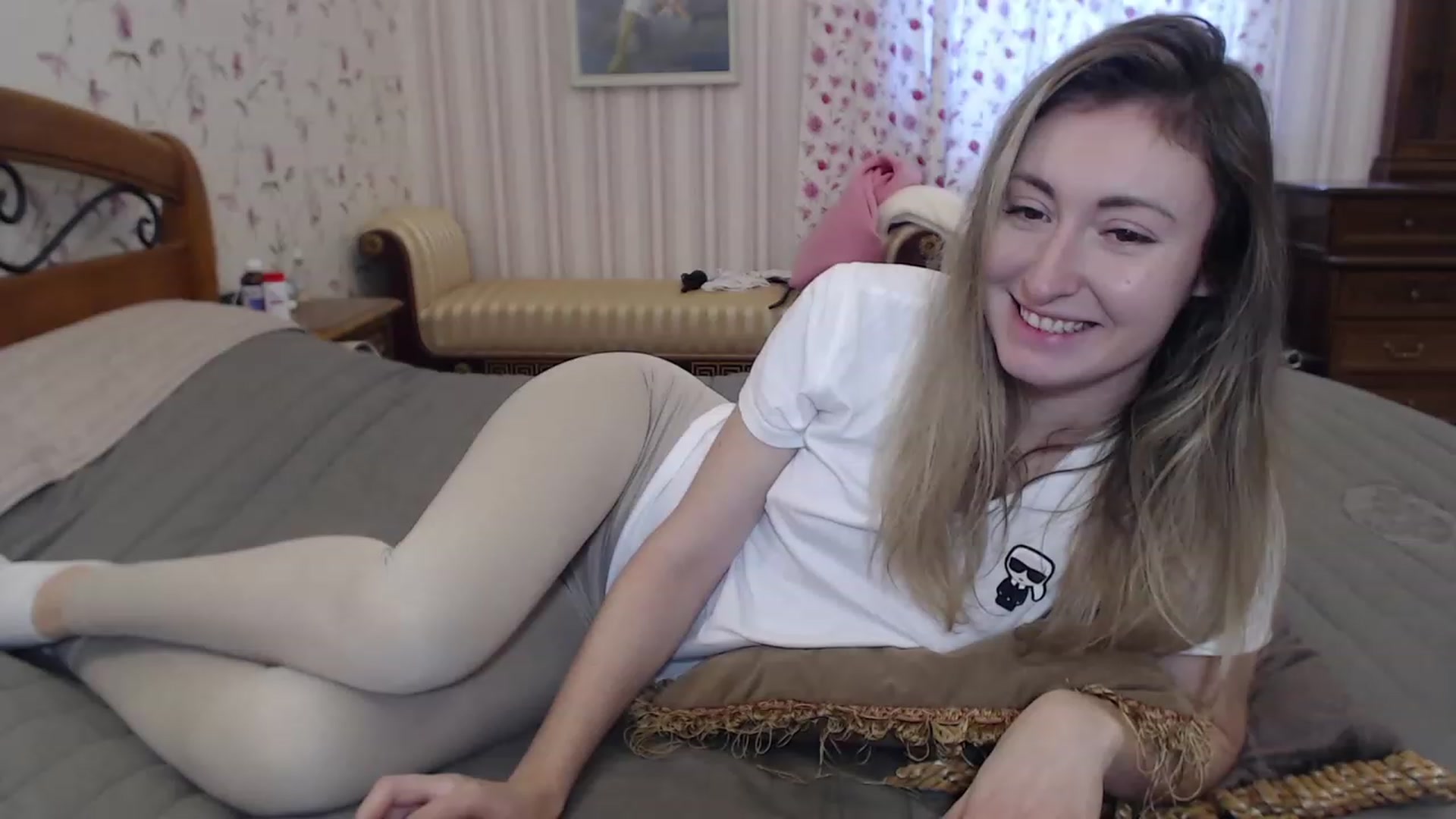 Gallery image thumbnail from Veronica_4u's myfreecams stream on, 12/24/2022, 08:28 image 17 of 20