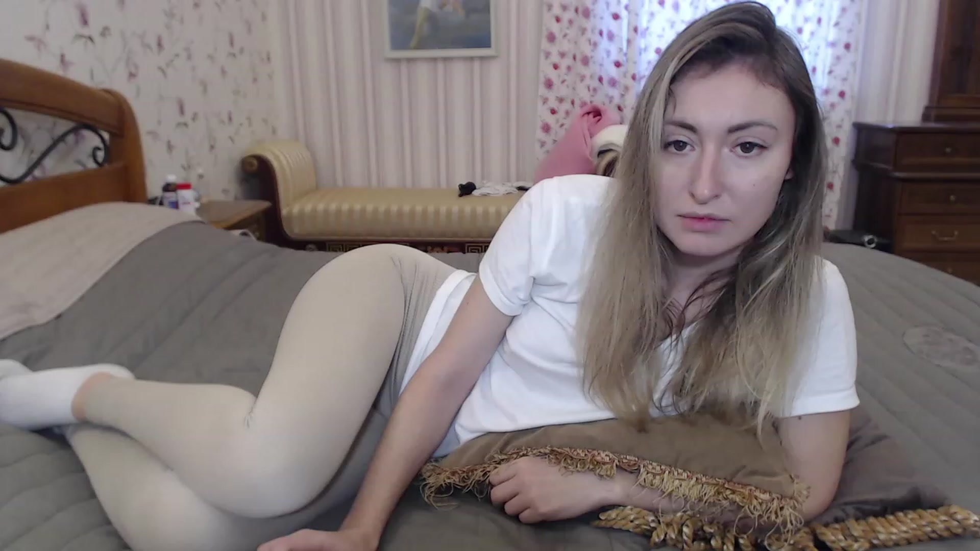 Gallery image thumbnail from Veronica_4u's myfreecams stream on, 12/24/2022, 08:28 image 13 of 20