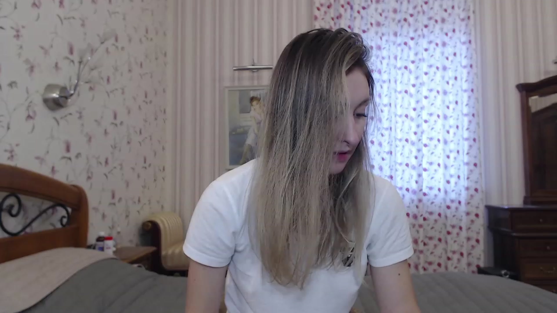 Gallery image thumbnail from Veronica_4u's myfreecams stream on, 12/24/2022, 08:28 image 1 of 20