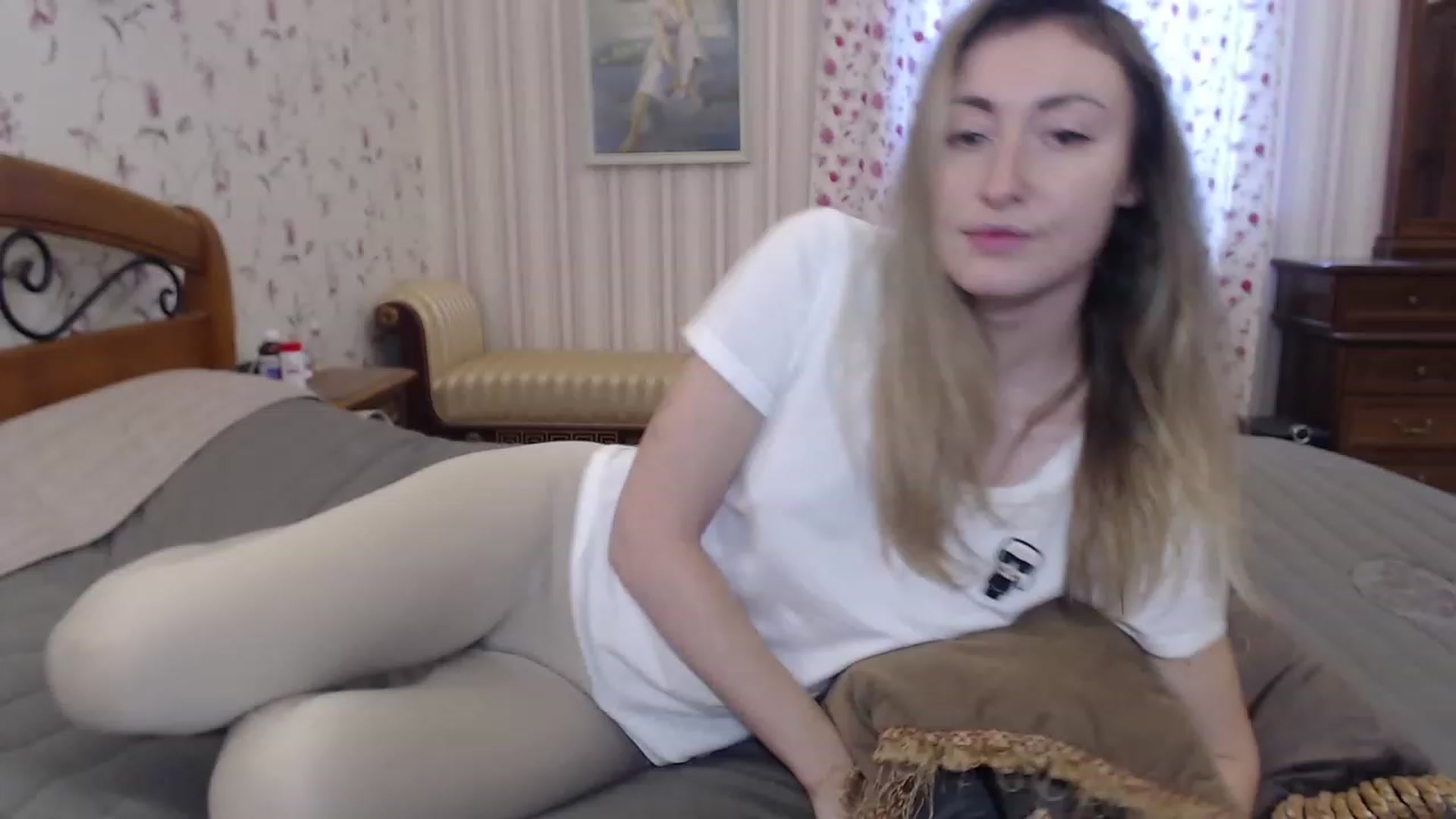 Gallery image thumbnail from Veronica_4u's myfreecams stream on, 12/24/2022, 08:28 image 7 of 20