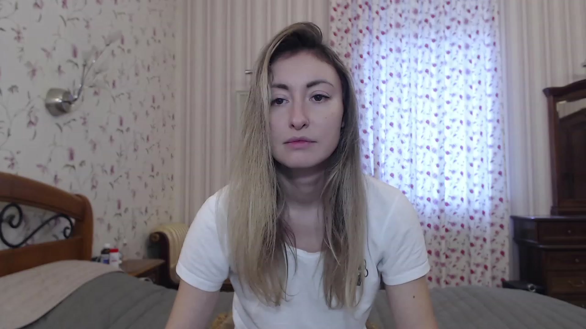 Gallery image thumbnail from Veronica_4u's myfreecams stream on, 12/24/2022, 08:28 image 3 of 20