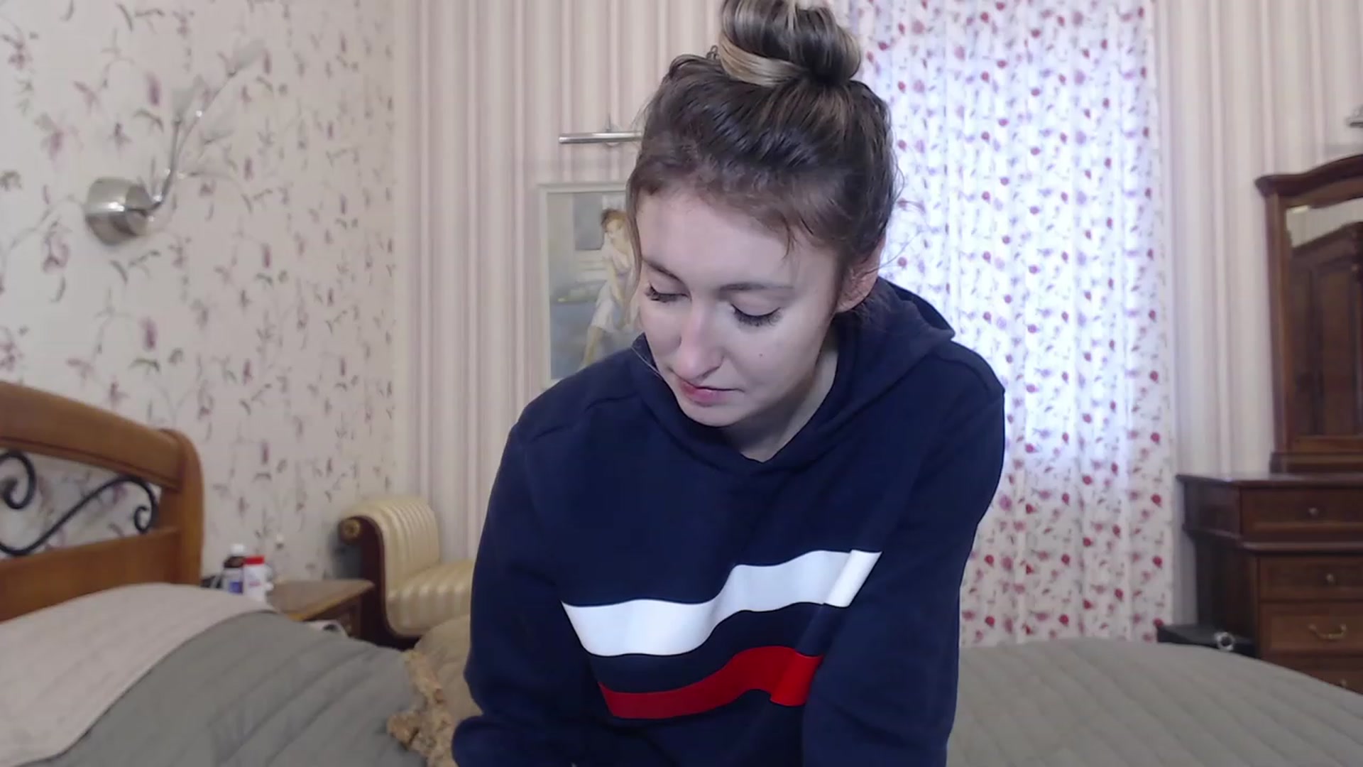 Gallery image thumbnail from Veronica_4u's myfreecams stream on, 12/24/2022, 09:34 image 9 of 20
