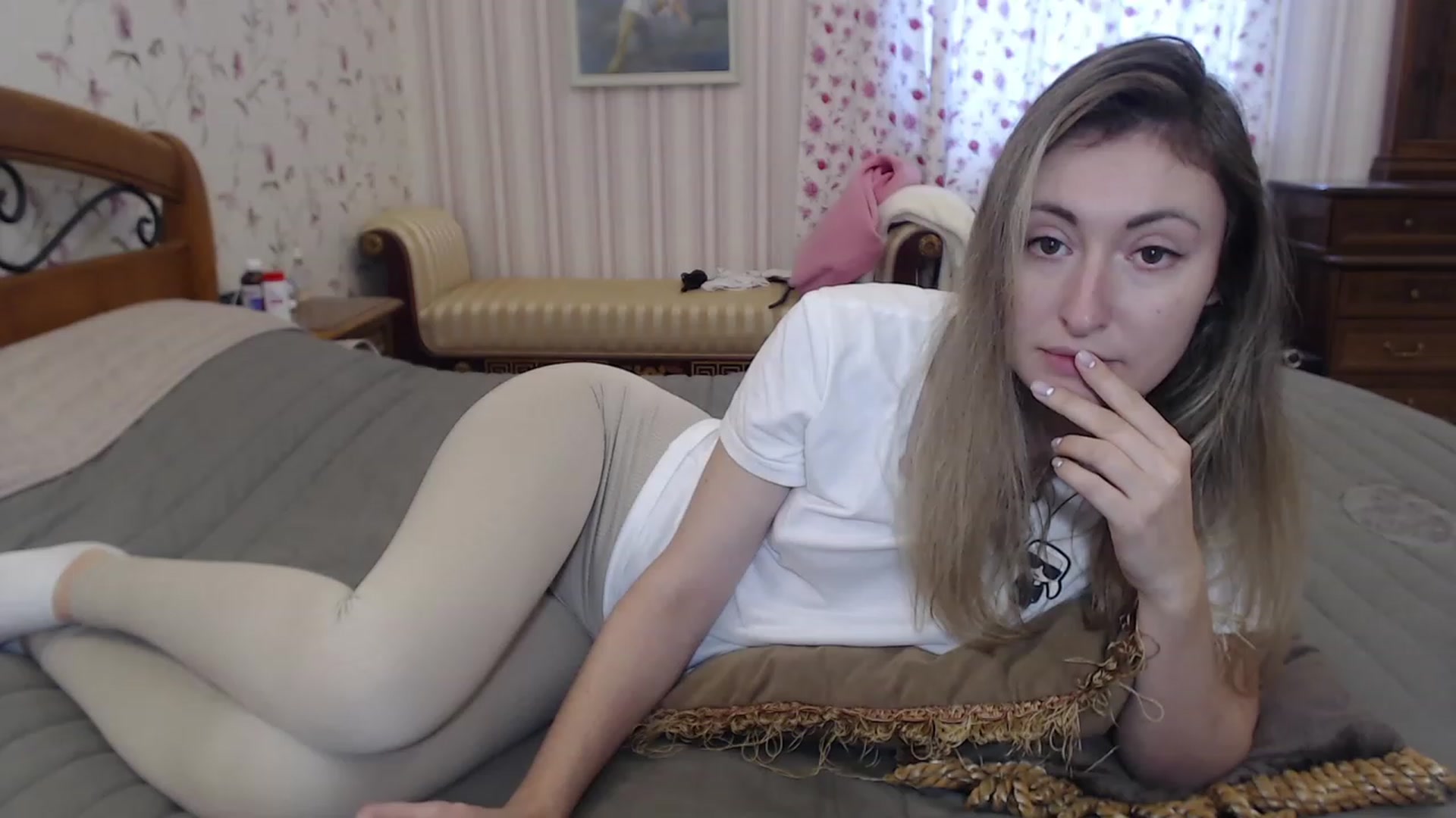 Gallery image thumbnail from Veronica_4u's myfreecams stream on, 12/24/2022, 09:34 image 1 of 20