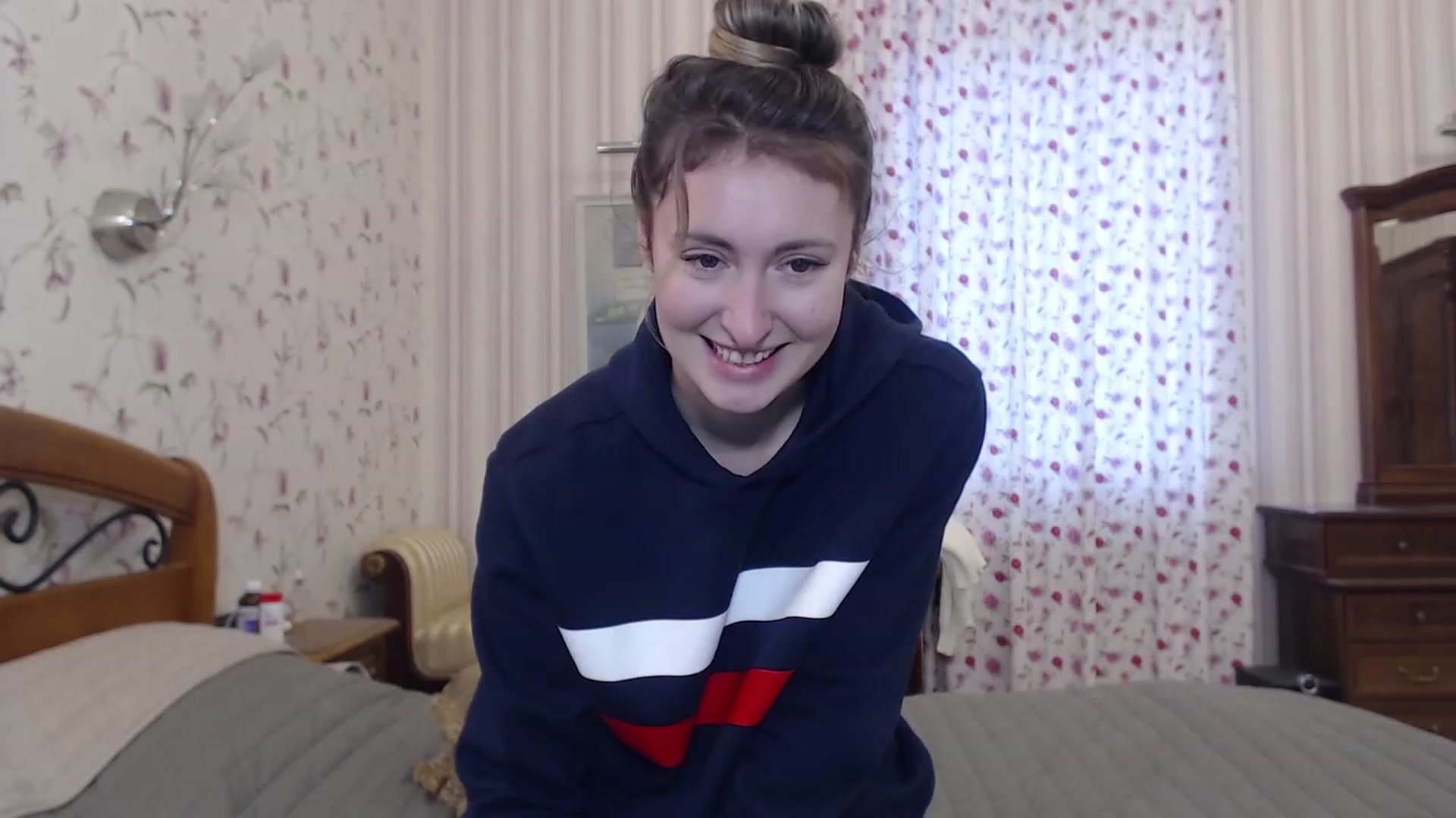 Gallery image thumbnail from Veronica_4u's myfreecams stream on, 12/24/2022, 09:34 image 10 of 20