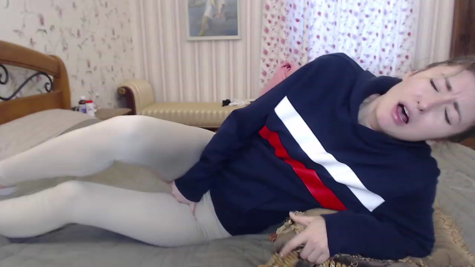 Gallery image thumbnail from Veronica_4u's myfreecams stream on, 12/24/2022, 09:34 image 14 of 20