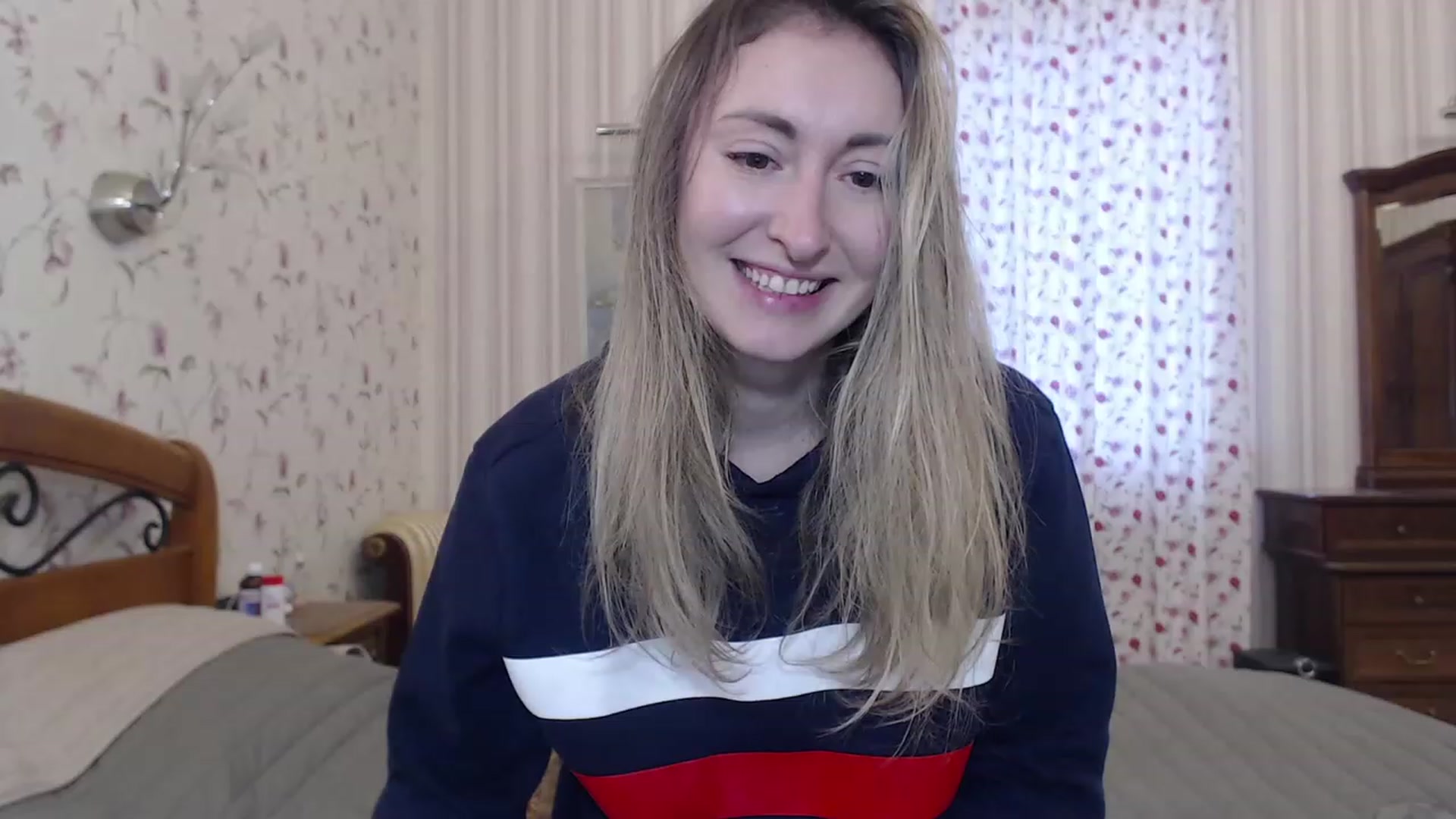 Gallery image thumbnail from Veronica_4u's myfreecams stream on, 12/24/2022, 09:34 image 7 of 20