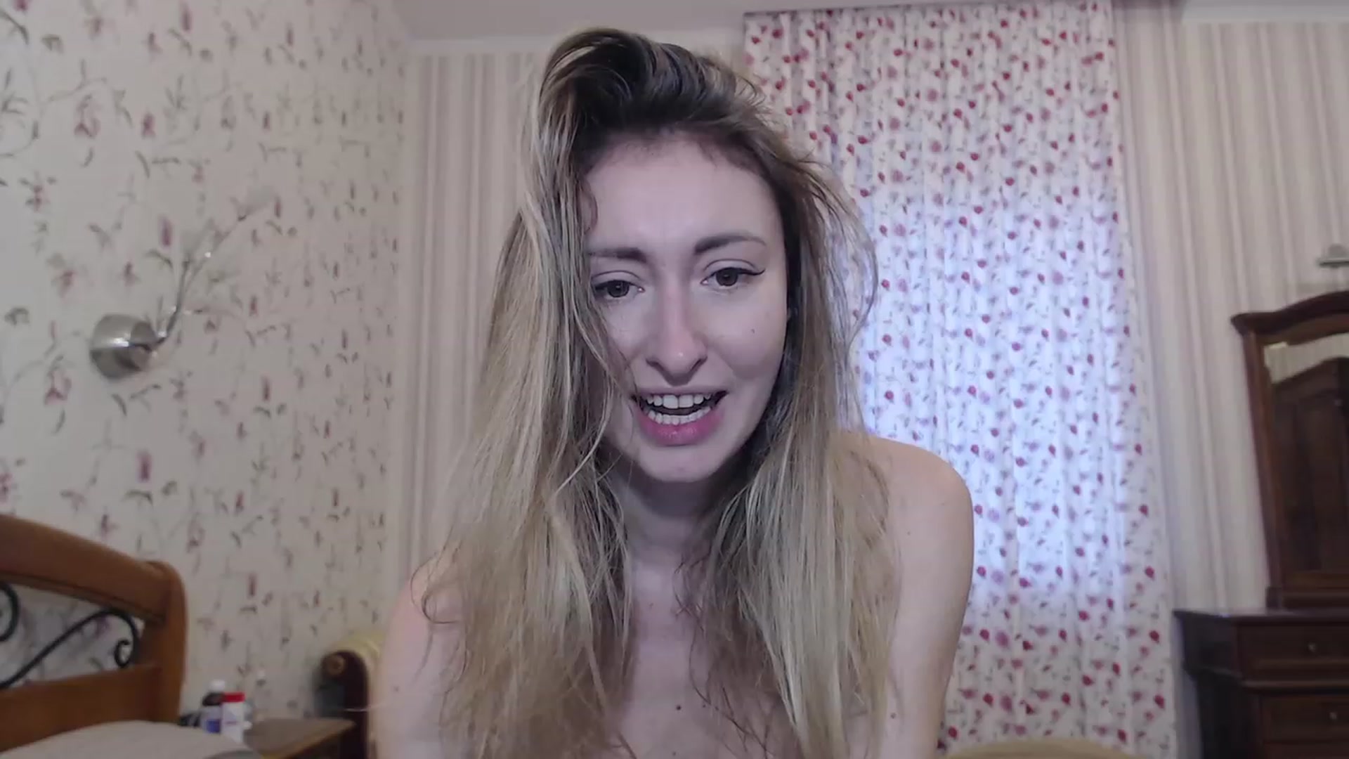 Gallery image thumbnail from Veronica_4u's myfreecams stream on, 12/24/2022, 09:34 image 16 of 20