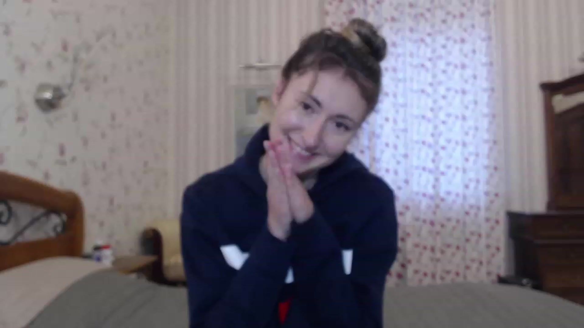 Gallery image thumbnail from Veronica_4u's myfreecams stream on, 12/24/2022, 09:34 image 12 of 20