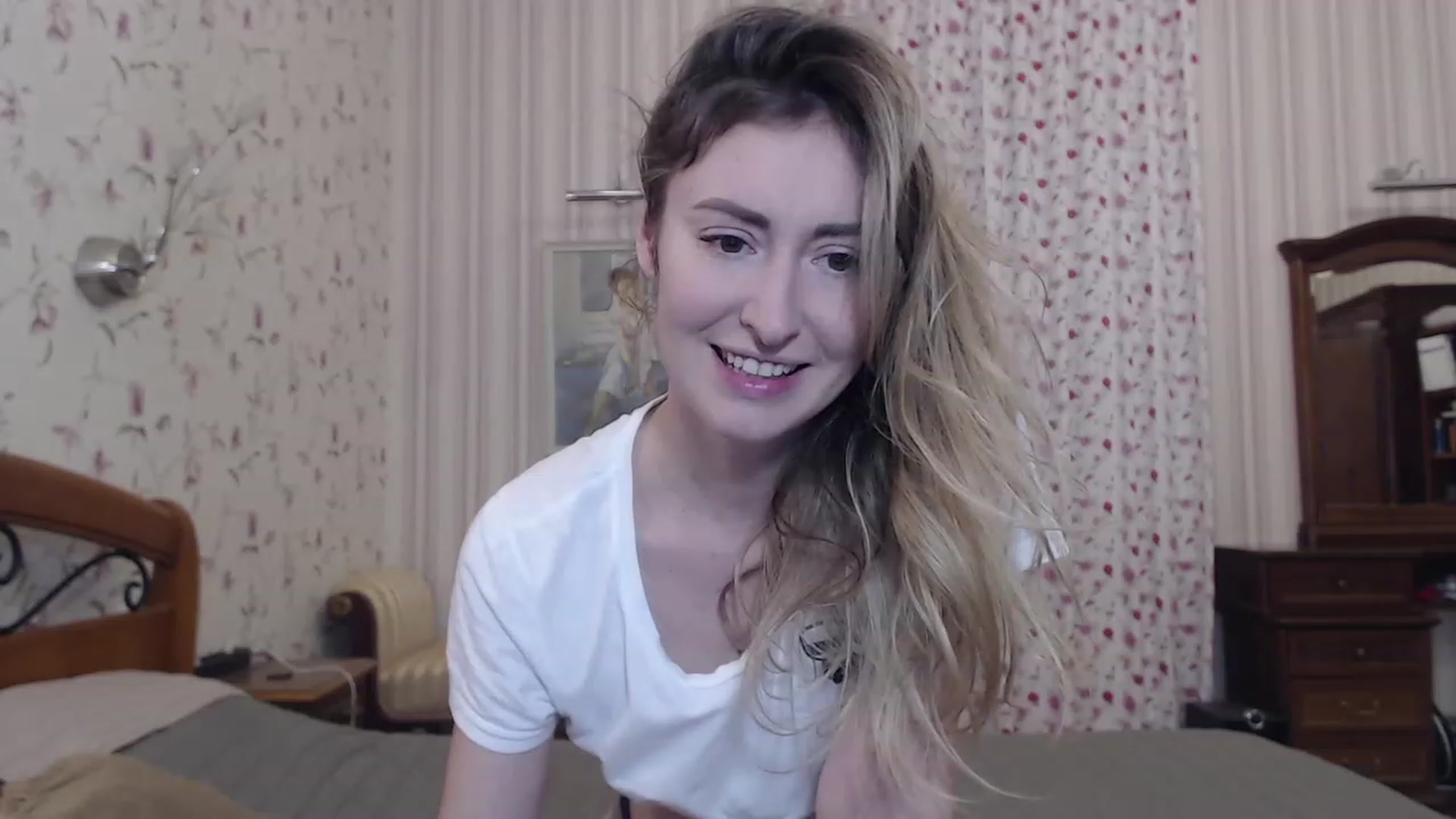Gallery image thumbnail from Veronica_4u's myfreecams stream on, 12/26/2022, 17:07 image 13 of 20