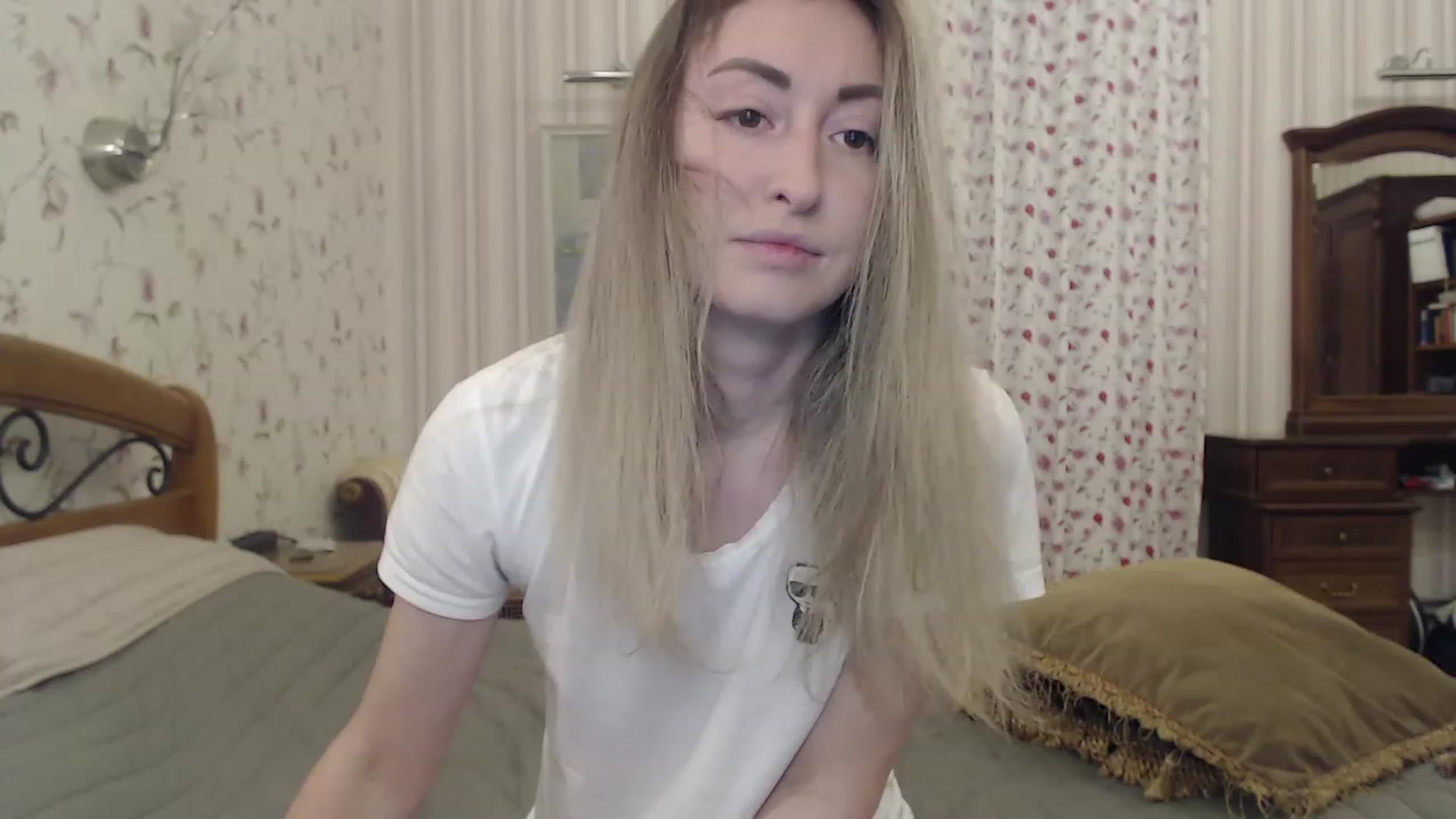 Gallery image thumbnail from Veronica_4u's myfreecams stream on, 12/27/2022, 17:35 image 7 of 20