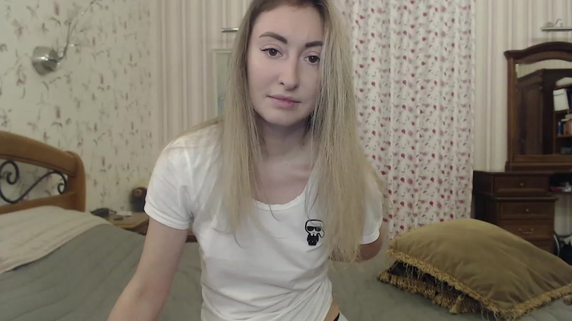 Gallery image thumbnail from Veronica_4u's myfreecams stream on, 12/27/2022, 17:35 image 8 of 20
