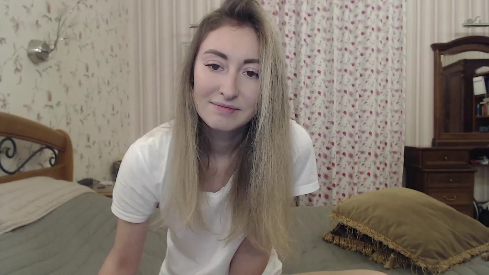 Gallery image thumbnail from Veronica_4u's myfreecams stream on, 12/27/2022, 17:35 image 1 of 20