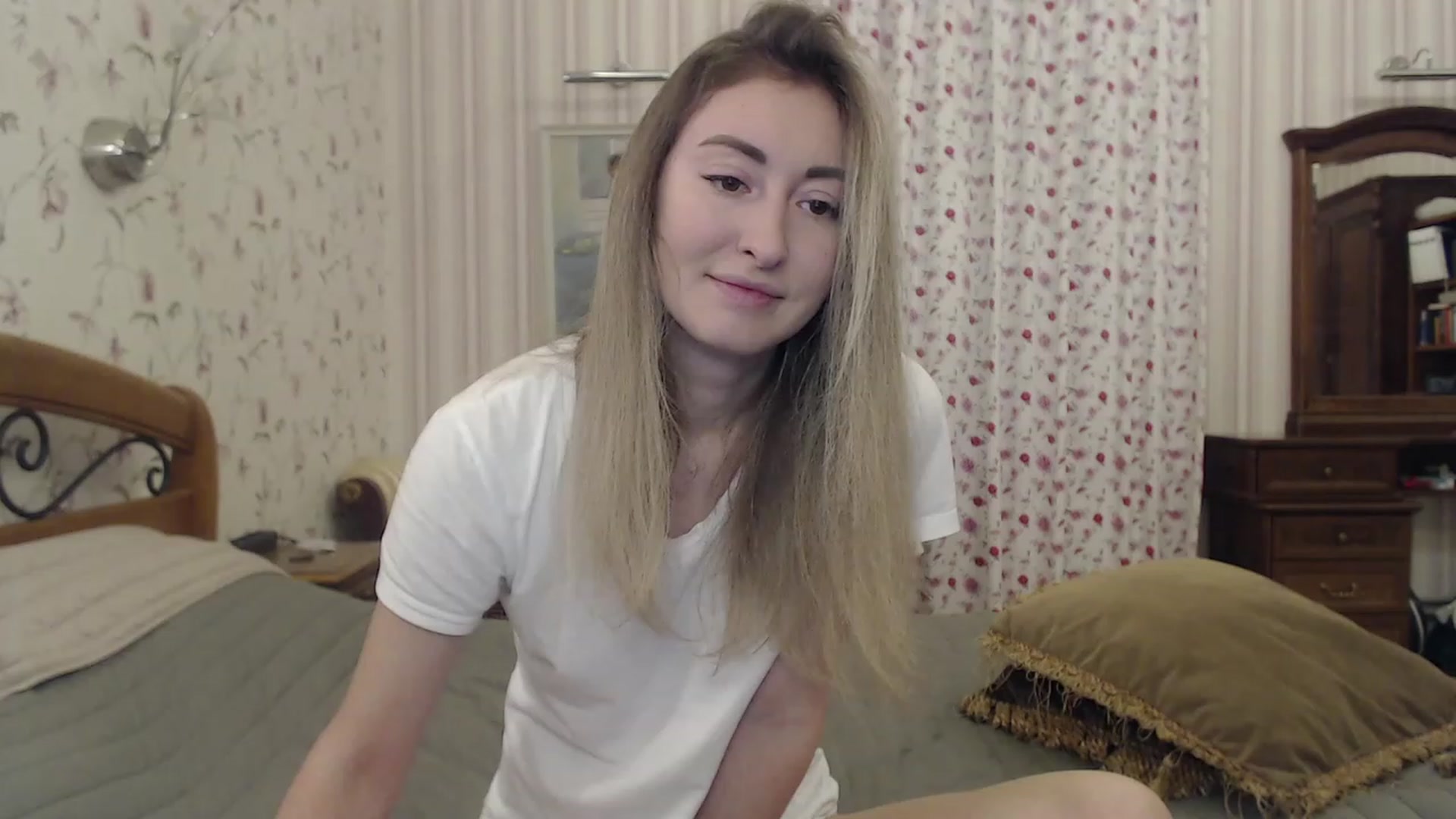 Gallery image thumbnail from Veronica_4u's myfreecams stream on, 12/27/2022, 17:35 image 2 of 20