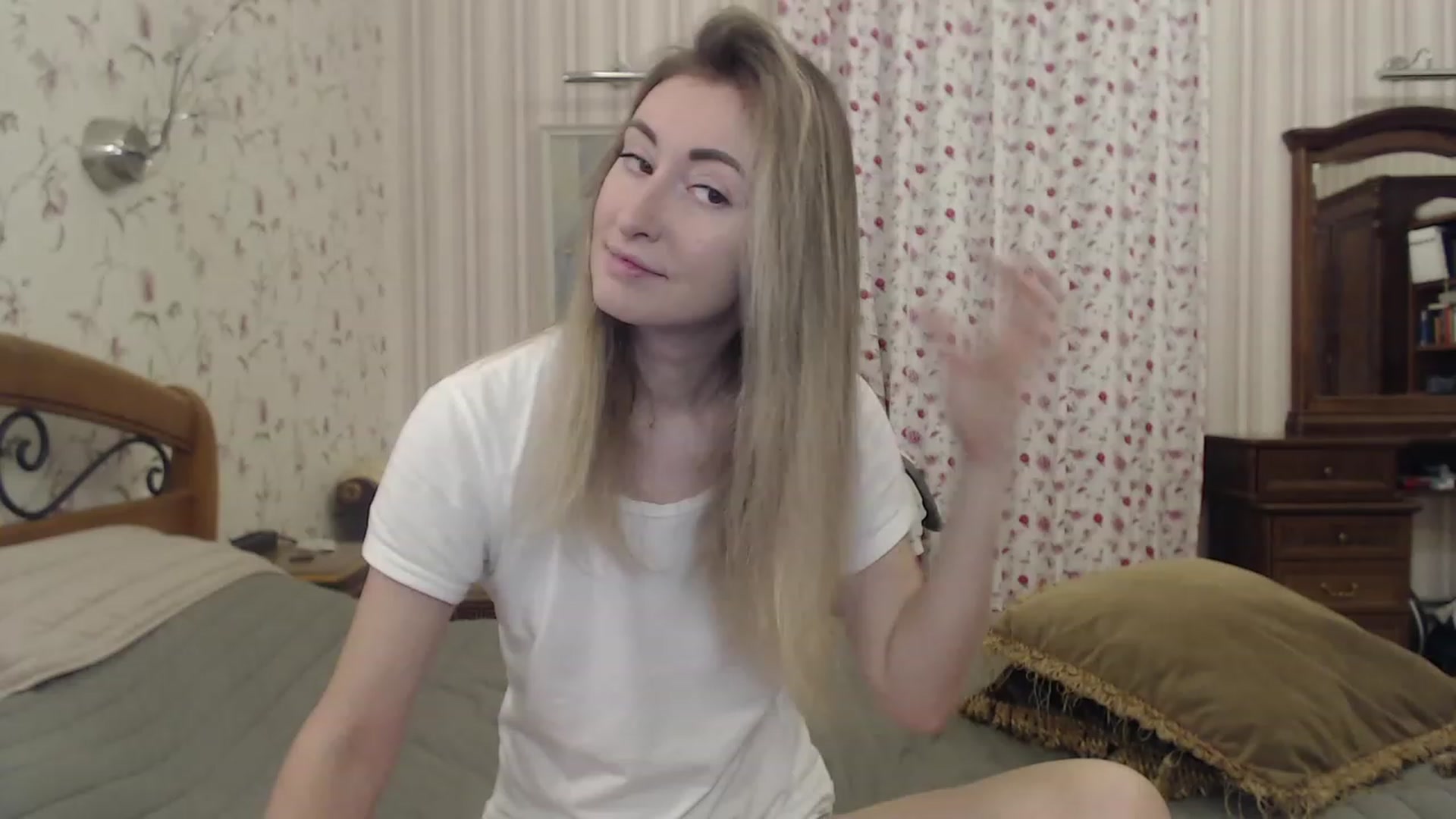Gallery image thumbnail from Veronica_4u's myfreecams stream on, 12/27/2022, 17:35 image 3 of 20