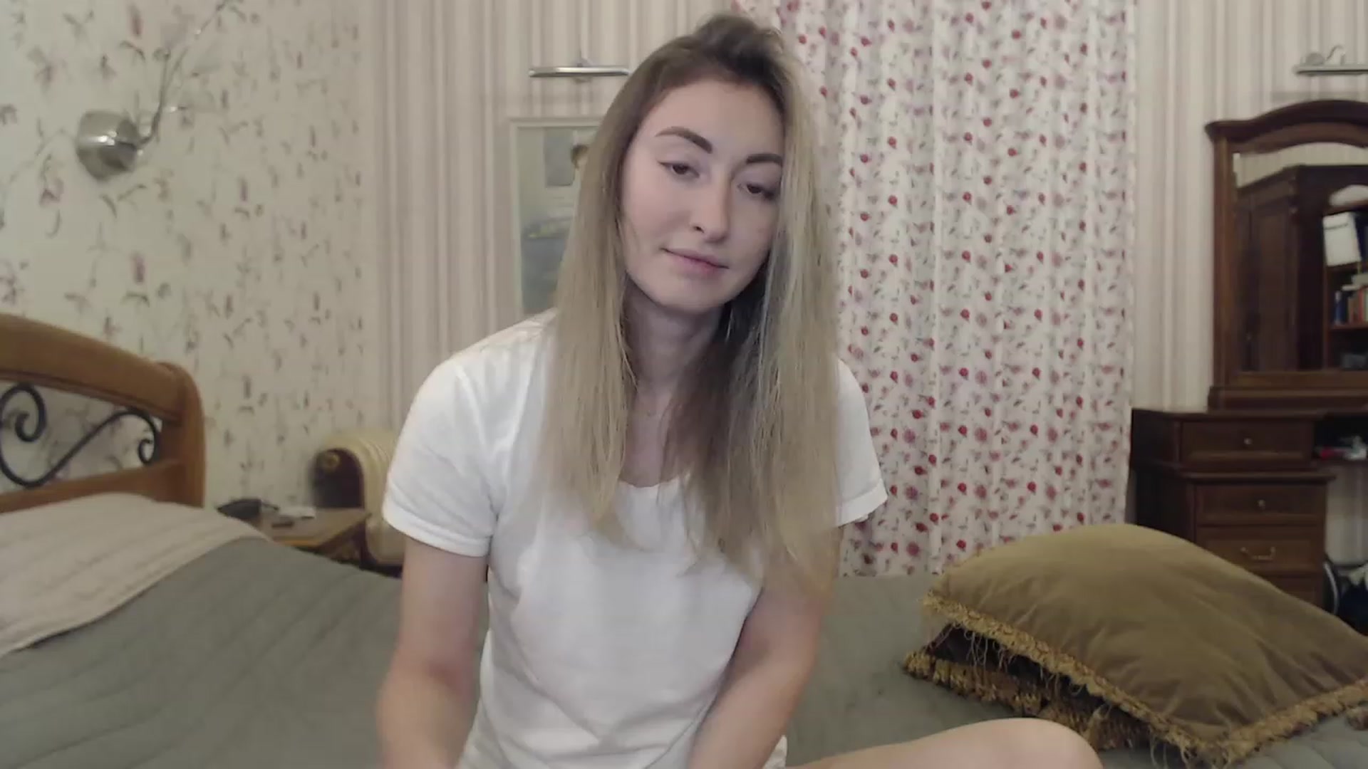 Gallery image thumbnail from Veronica_4u's myfreecams stream on, 12/27/2022, 17:35 image 5 of 20
