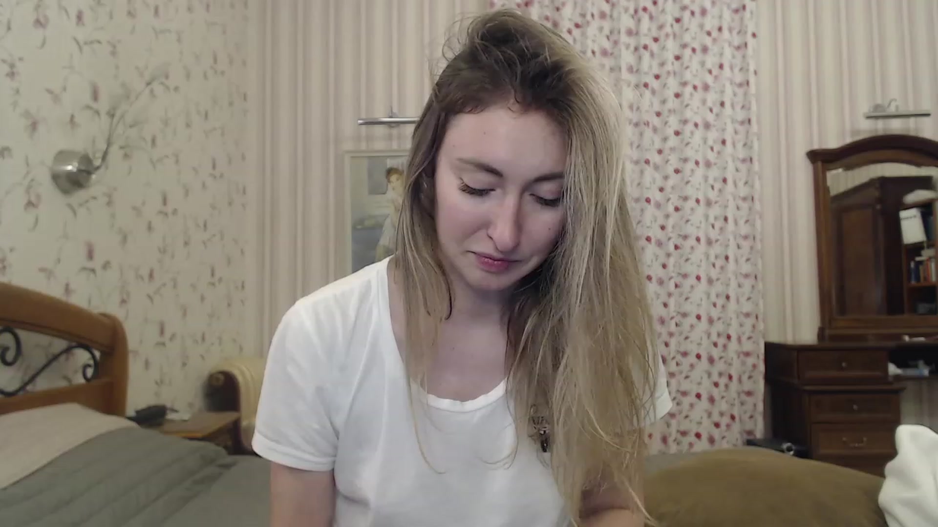 Gallery image thumbnail from Veronica_4u's myfreecams stream on, 12/28/2022, 16:18 image 6 of 20