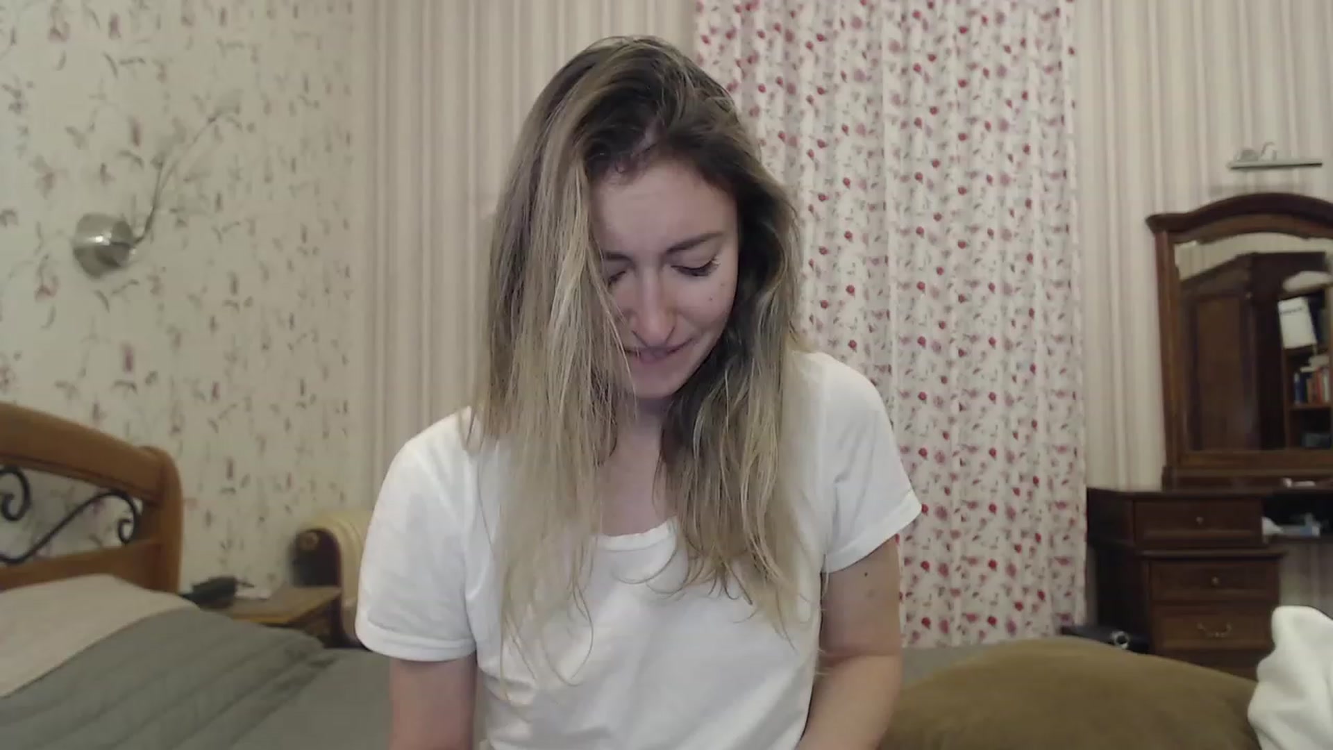 Gallery image thumbnail from Veronica_4u's myfreecams stream on, 12/28/2022, 16:18 image 13 of 20
