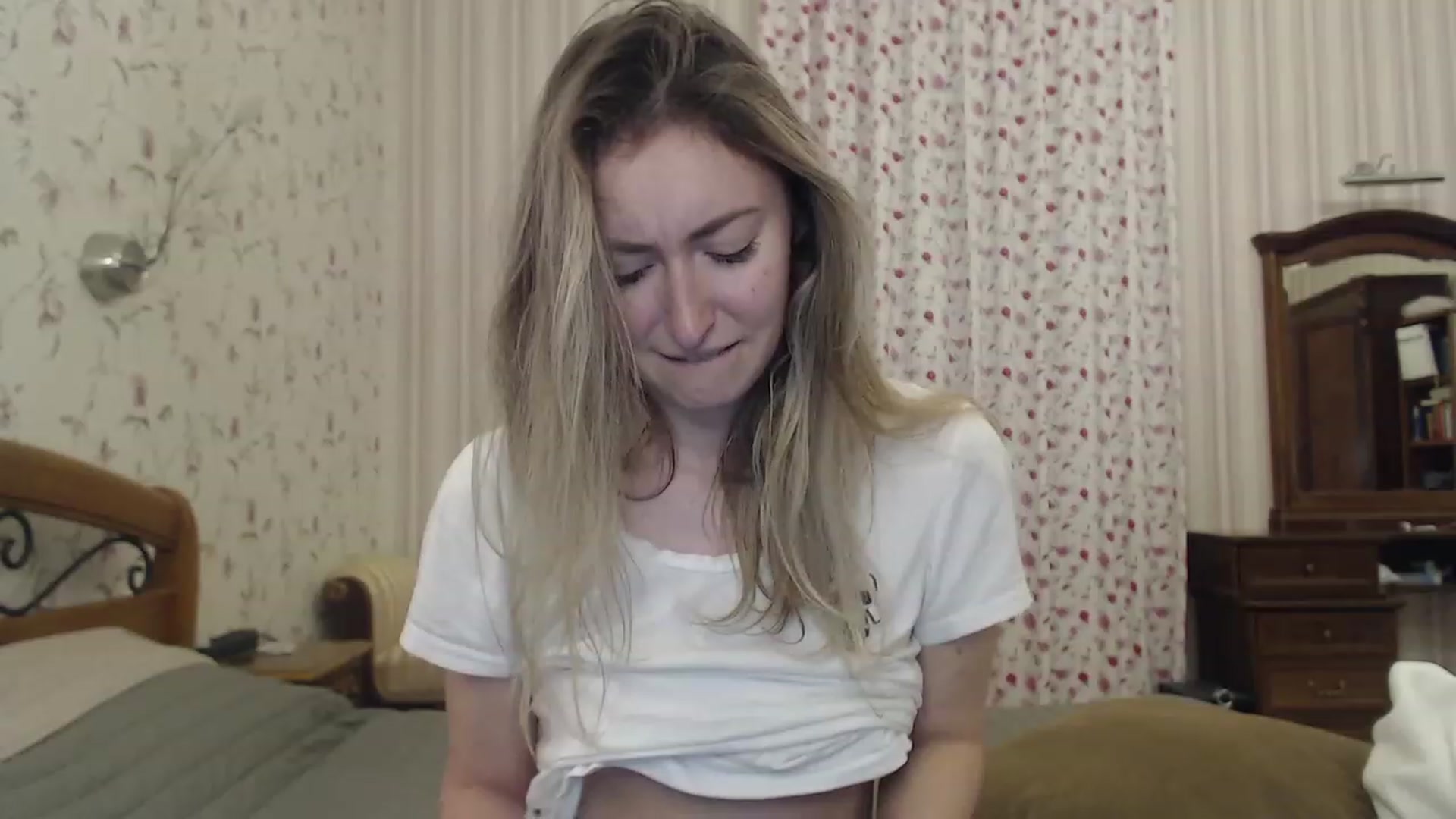 Gallery image thumbnail from Veronica_4u's myfreecams stream on, 12/28/2022, 16:18 image 14 of 20
