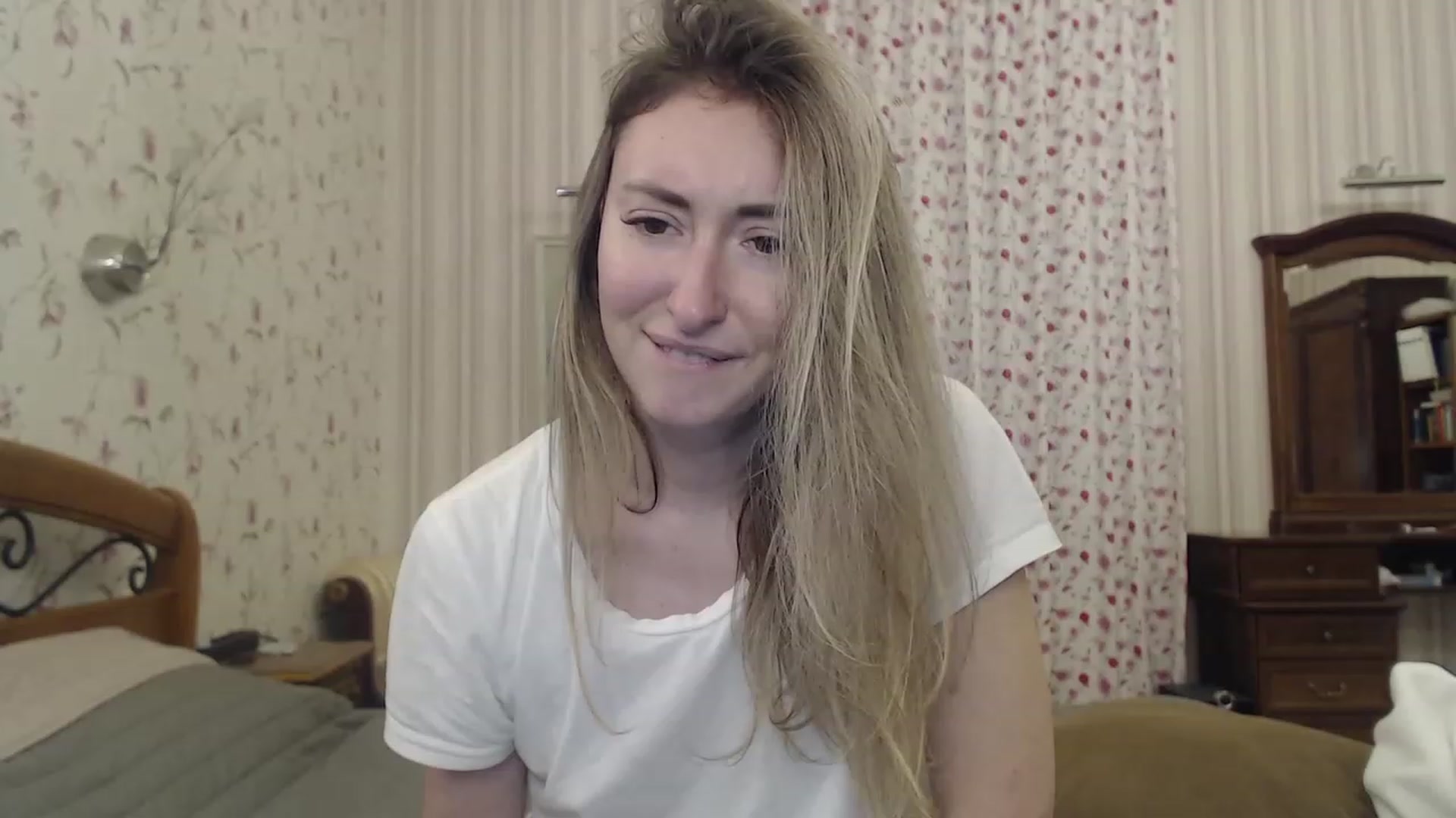 Gallery image thumbnail from Veronica_4u's myfreecams stream on, 12/28/2022, 16:18 image 9 of 20