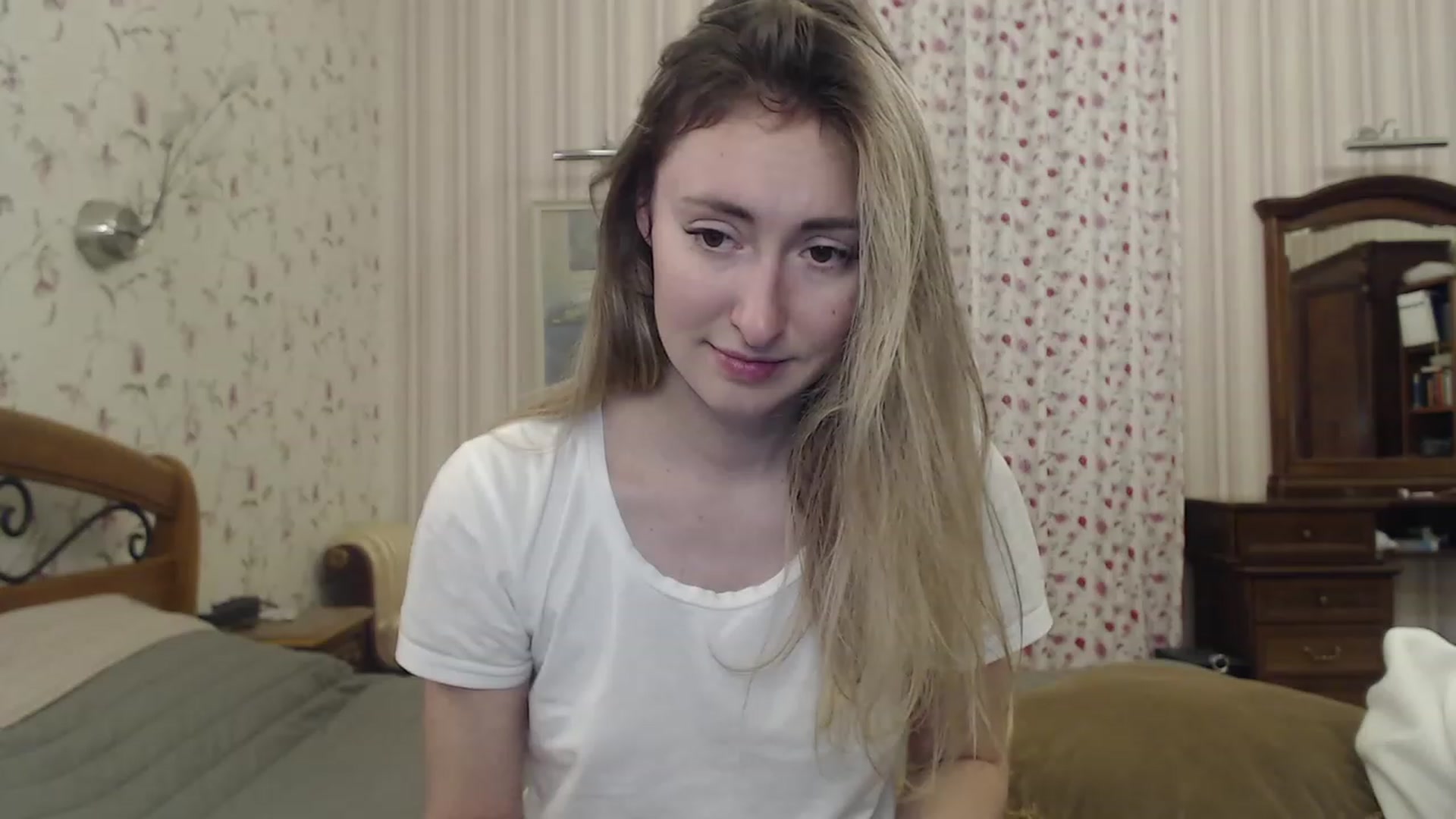 Gallery image thumbnail from Veronica_4u's myfreecams stream on, 12/28/2022, 16:18 image 19 of 20