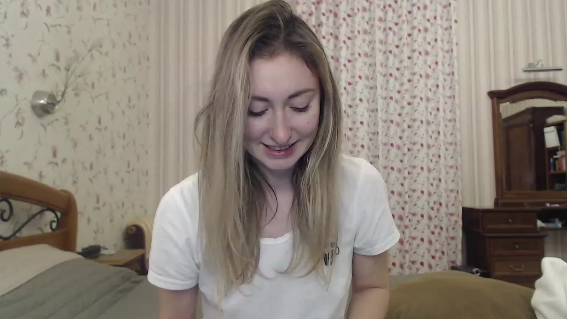 Gallery image thumbnail from Veronica_4u's myfreecams stream on, 12/28/2022, 16:18 image 2 of 20