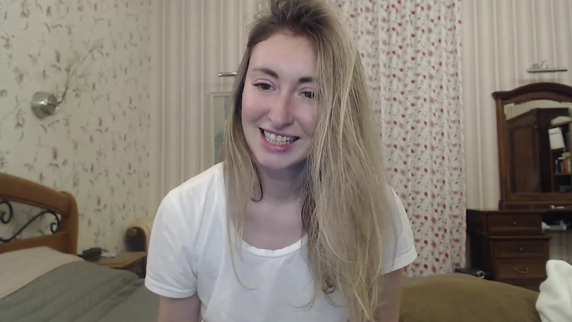 Gallery image thumbnail from Veronica_4u's myfreecams stream on, 12/28/2022, 16:18 image 7 of 20