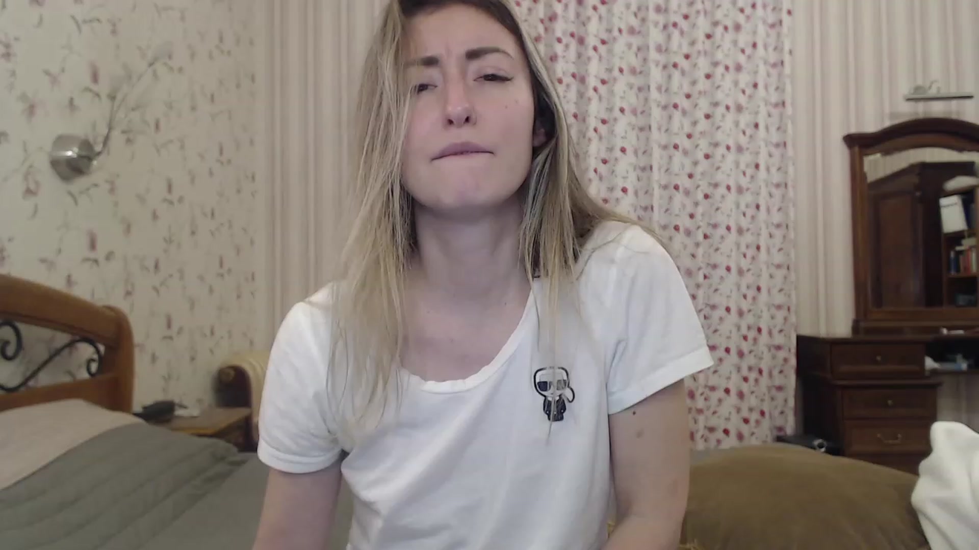 Gallery image thumbnail from Veronica_4u's myfreecams stream on, 12/28/2022, 16:18 image 18 of 20