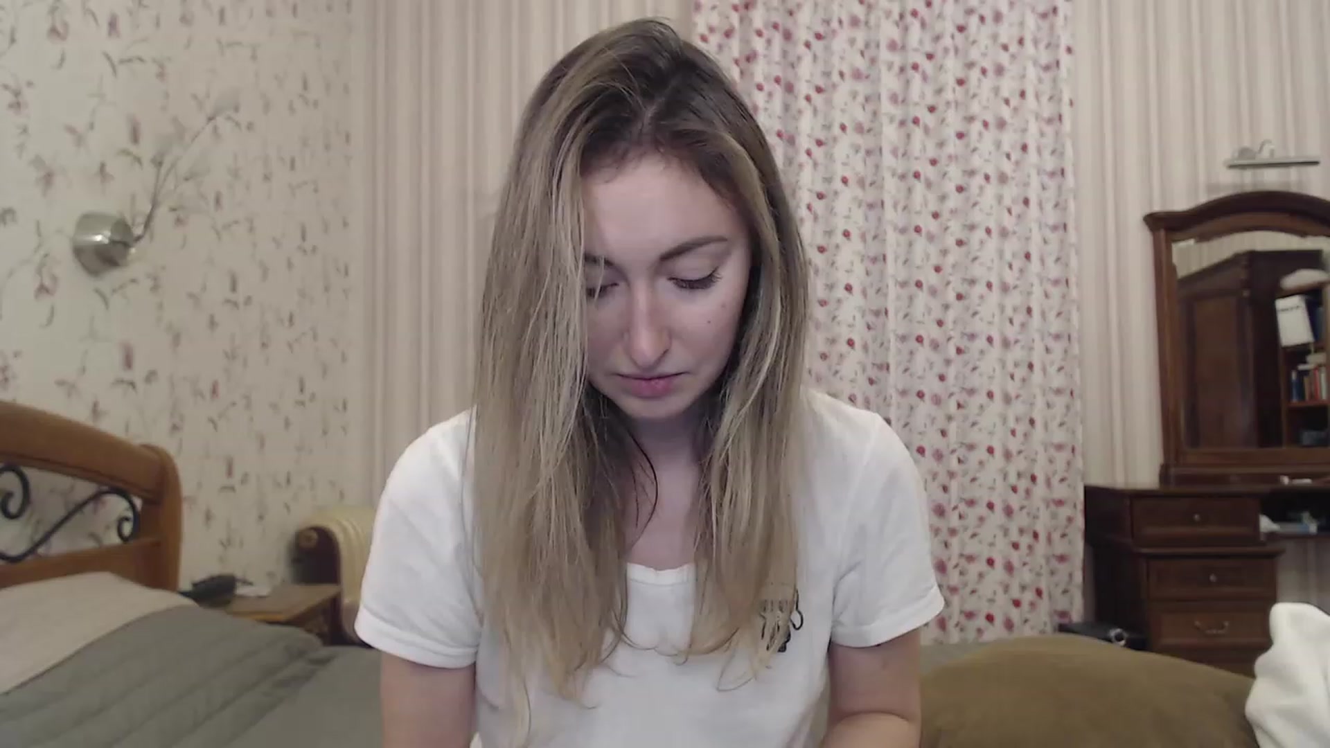 Gallery image thumbnail from Veronica_4u's myfreecams stream on, 12/28/2022, 16:18 image 1 of 20