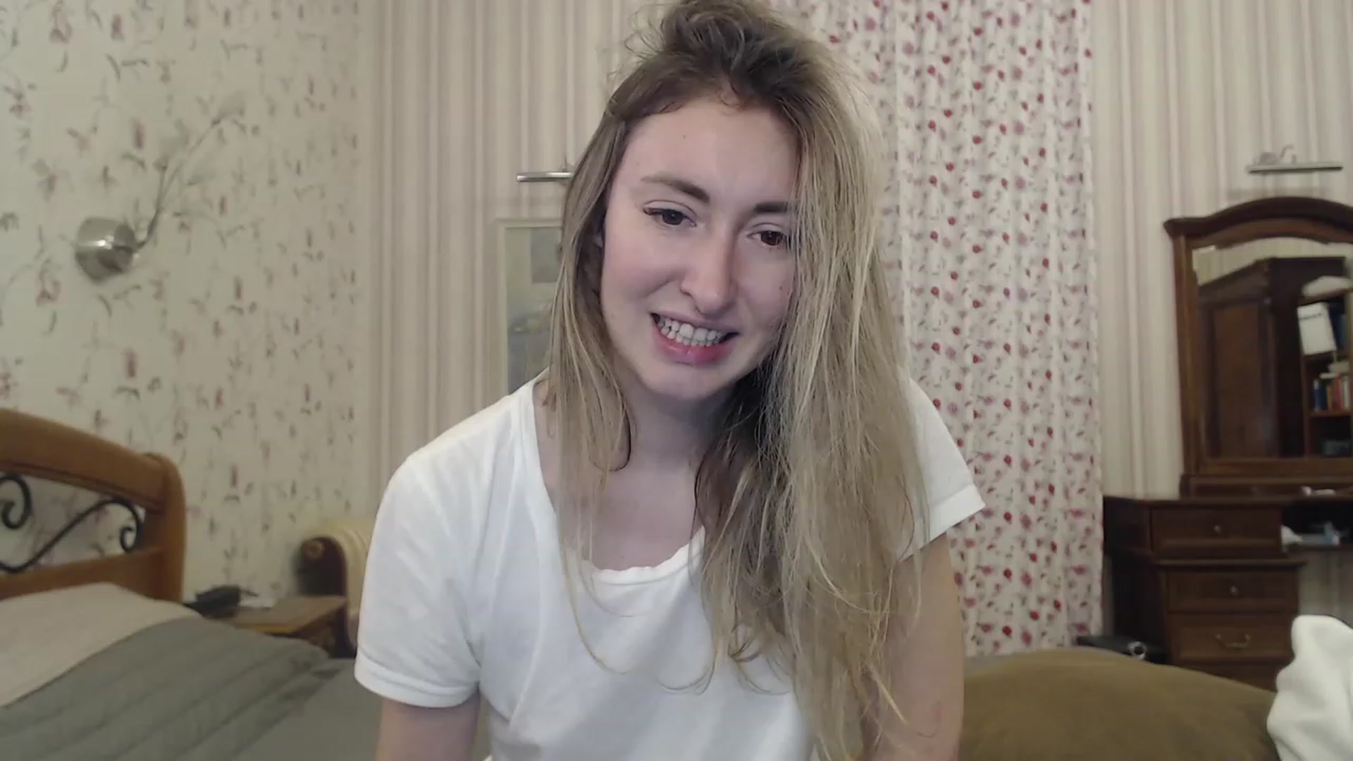 Gallery image thumbnail from Veronica_4u's myfreecams stream on, 12/28/2022, 16:18 image 8 of 20