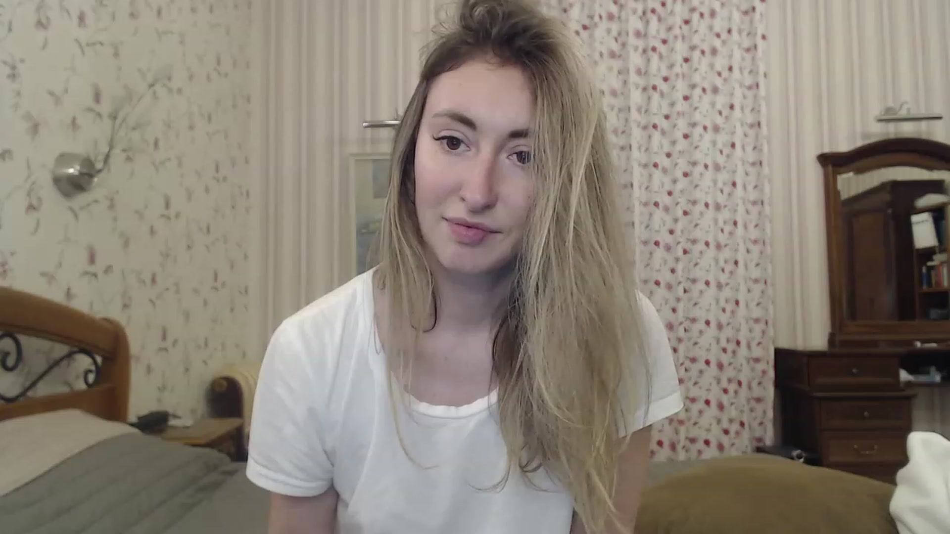 Gallery image thumbnail from Veronica_4u's myfreecams stream on, 12/28/2022, 16:18 image 10 of 20