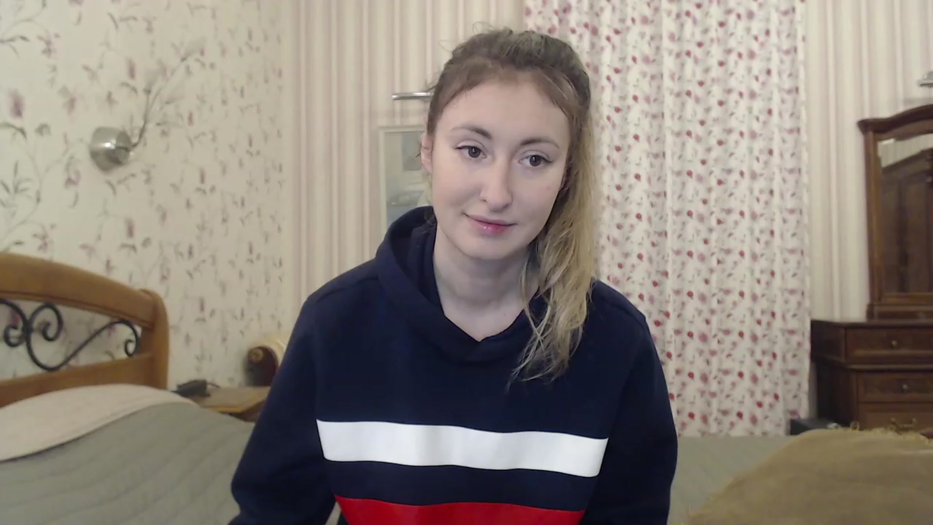 Gallery image thumbnail from Veronica_4u's myfreecams stream on, 12/29/2022, 17:14 image 5 of 20
