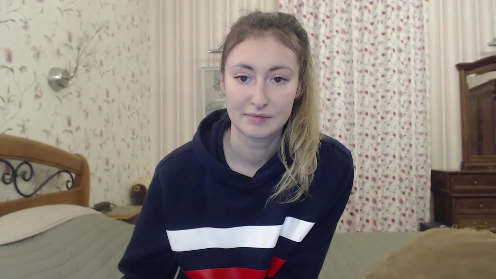 Gallery image thumbnail from Veronica_4u's myfreecams stream on, 12/29/2022, 17:14 image 8 of 20