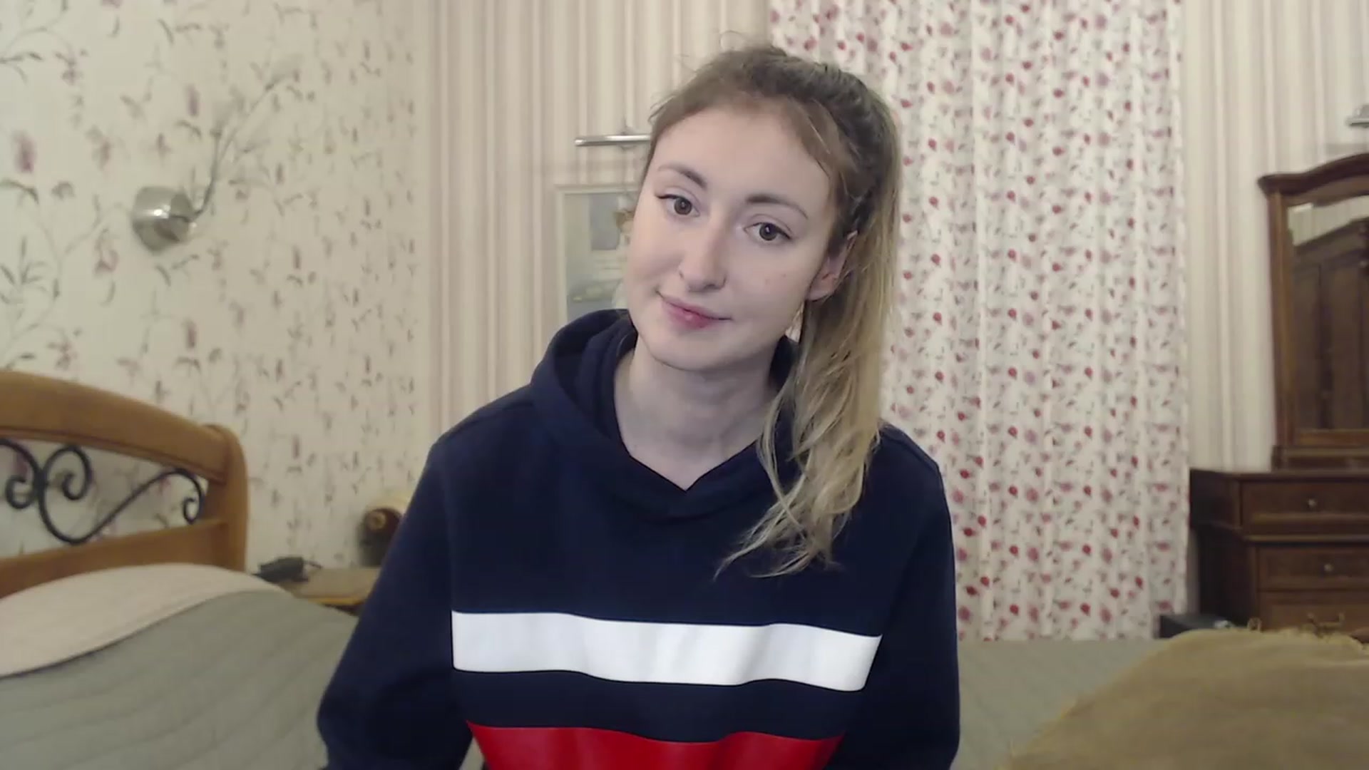 Gallery image thumbnail from Veronica_4u's myfreecams stream on, 12/29/2022, 17:14 image 9 of 20