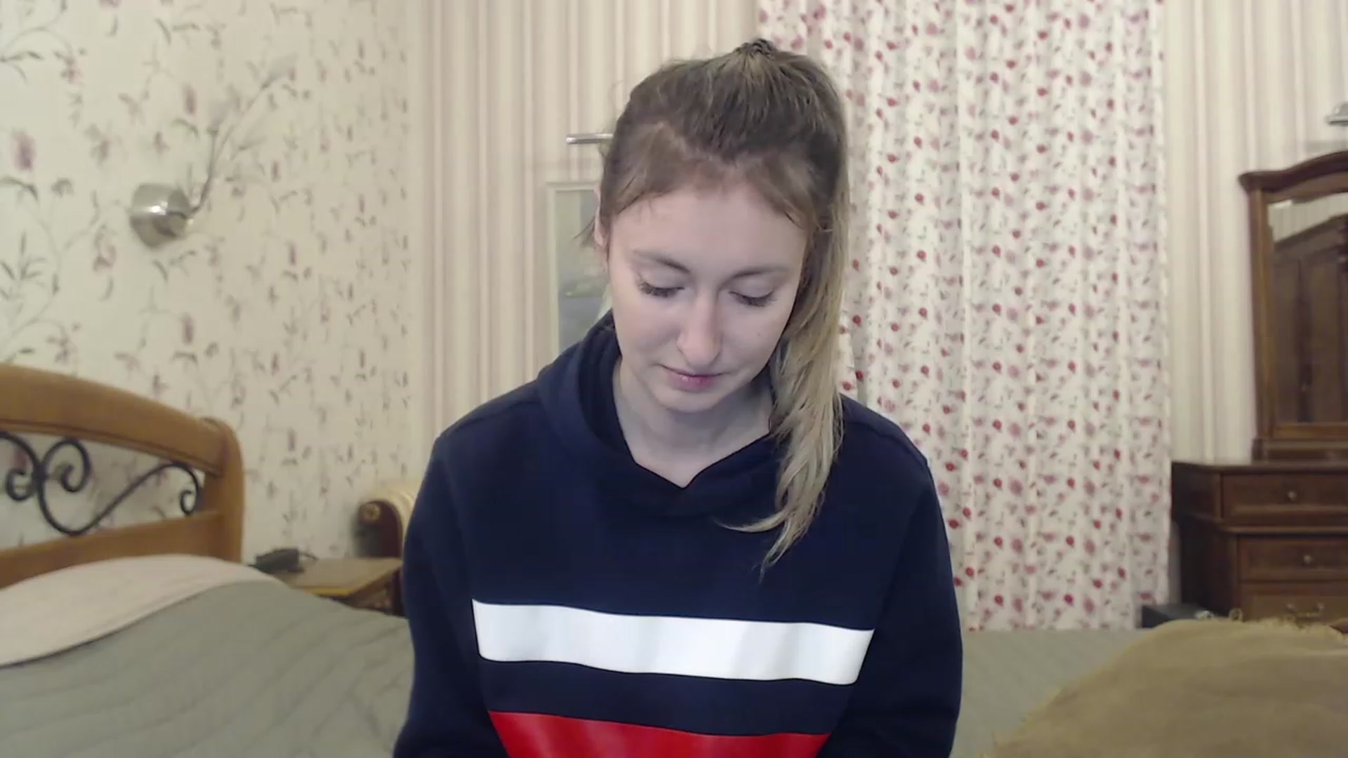 Gallery image thumbnail from Veronica_4u's myfreecams stream on, 12/29/2022, 17:14 image 14 of 20