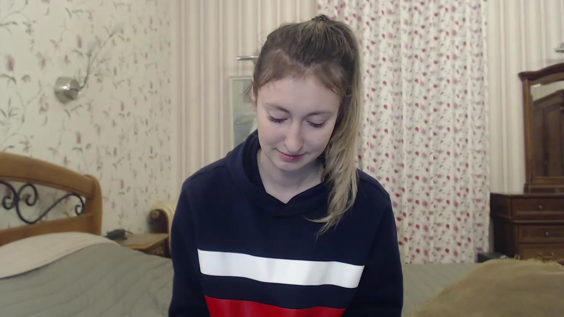 Gallery image thumbnail from Veronica_4u's myfreecams stream on, 12/29/2022, 17:14 image 16 of 20