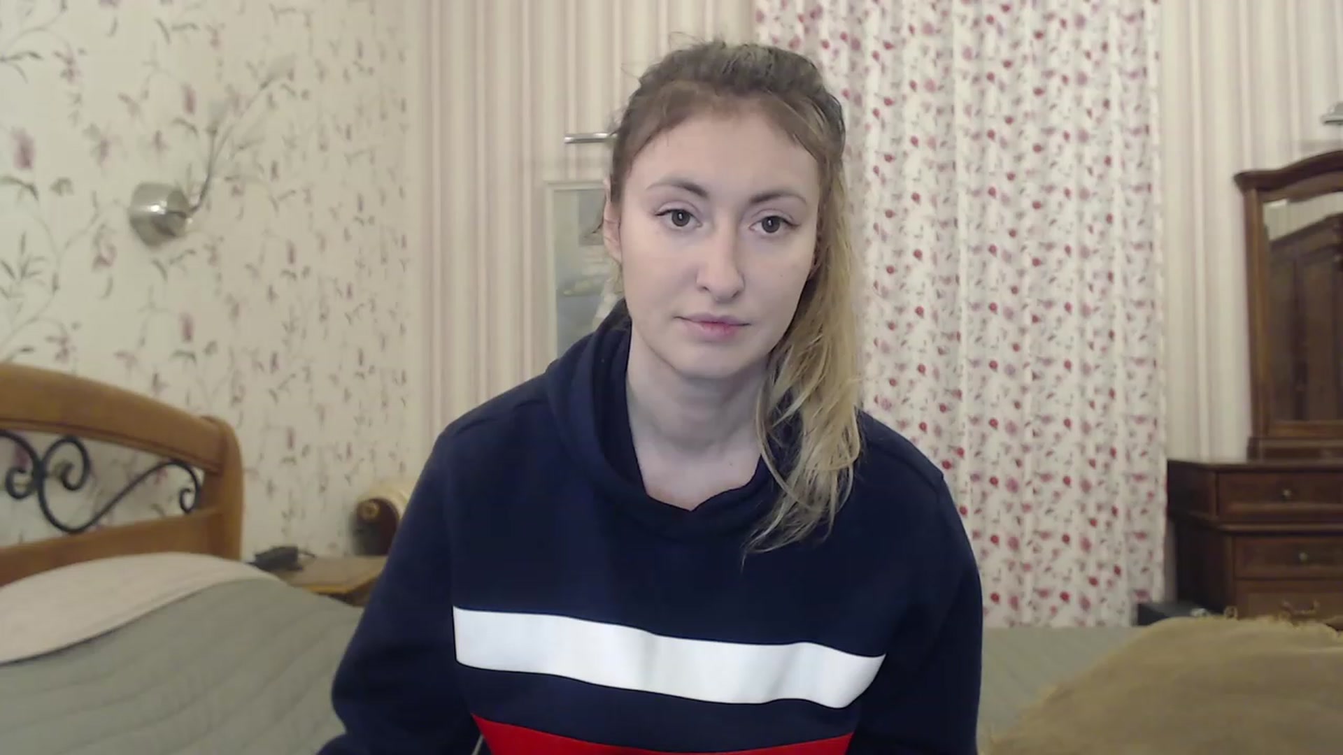 Gallery image thumbnail from Veronica_4u's myfreecams stream on, 12/29/2022, 17:14 image 11 of 20