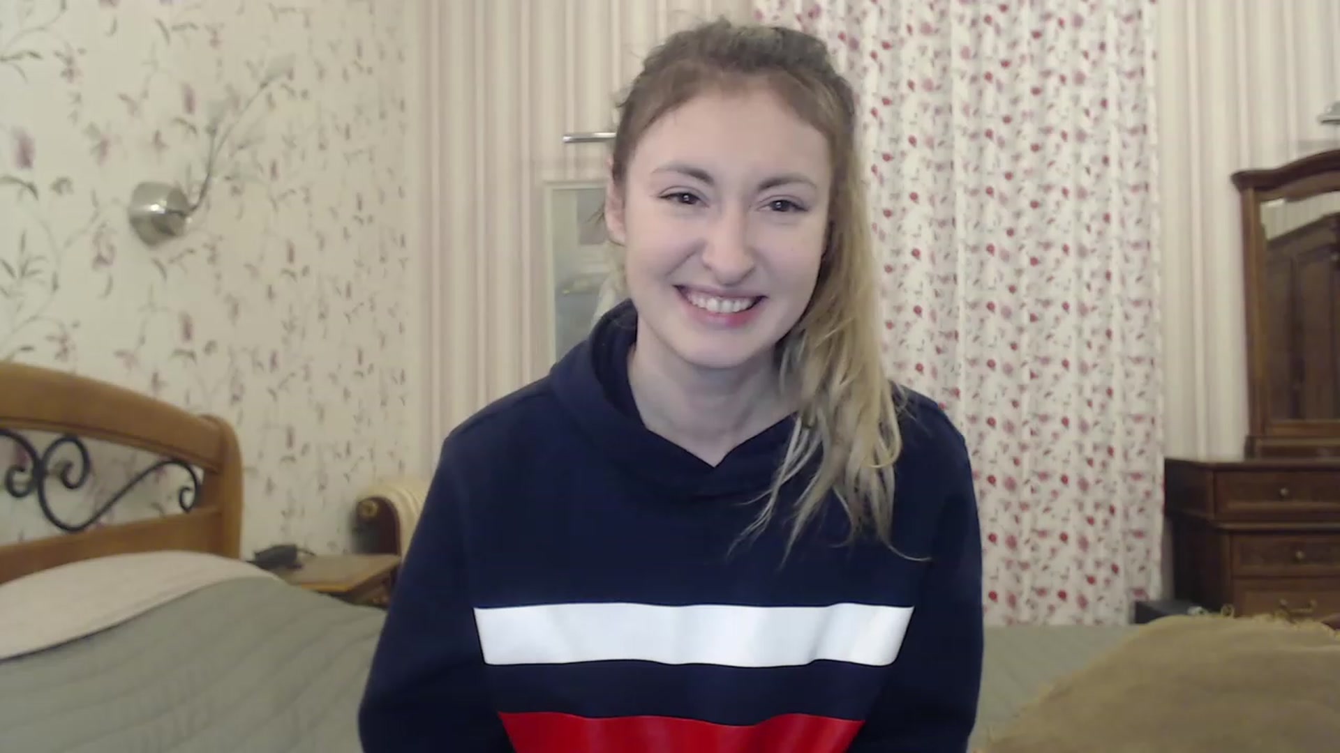 Gallery image thumbnail from Veronica_4u's myfreecams stream on, 12/29/2022, 17:14 image 19 of 20