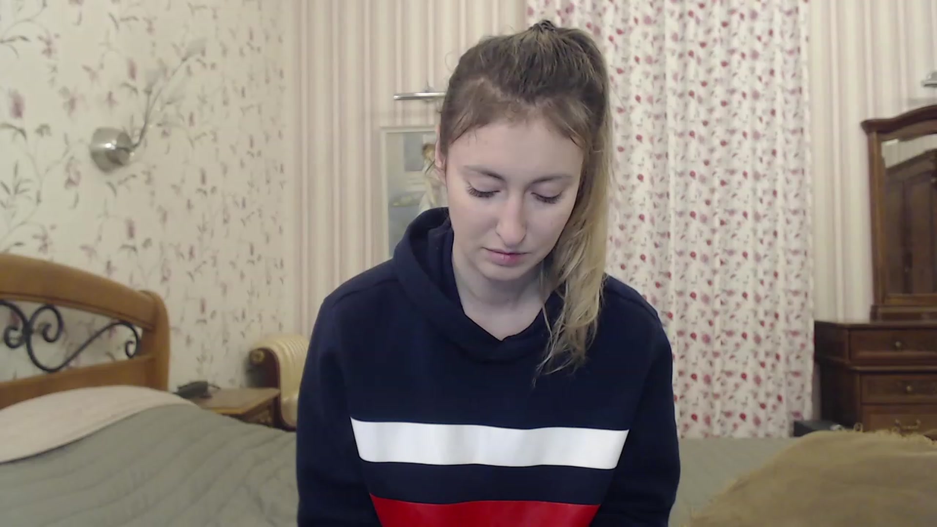 Gallery image thumbnail from Veronica_4u's myfreecams stream on, 12/29/2022, 17:14 image 4 of 20