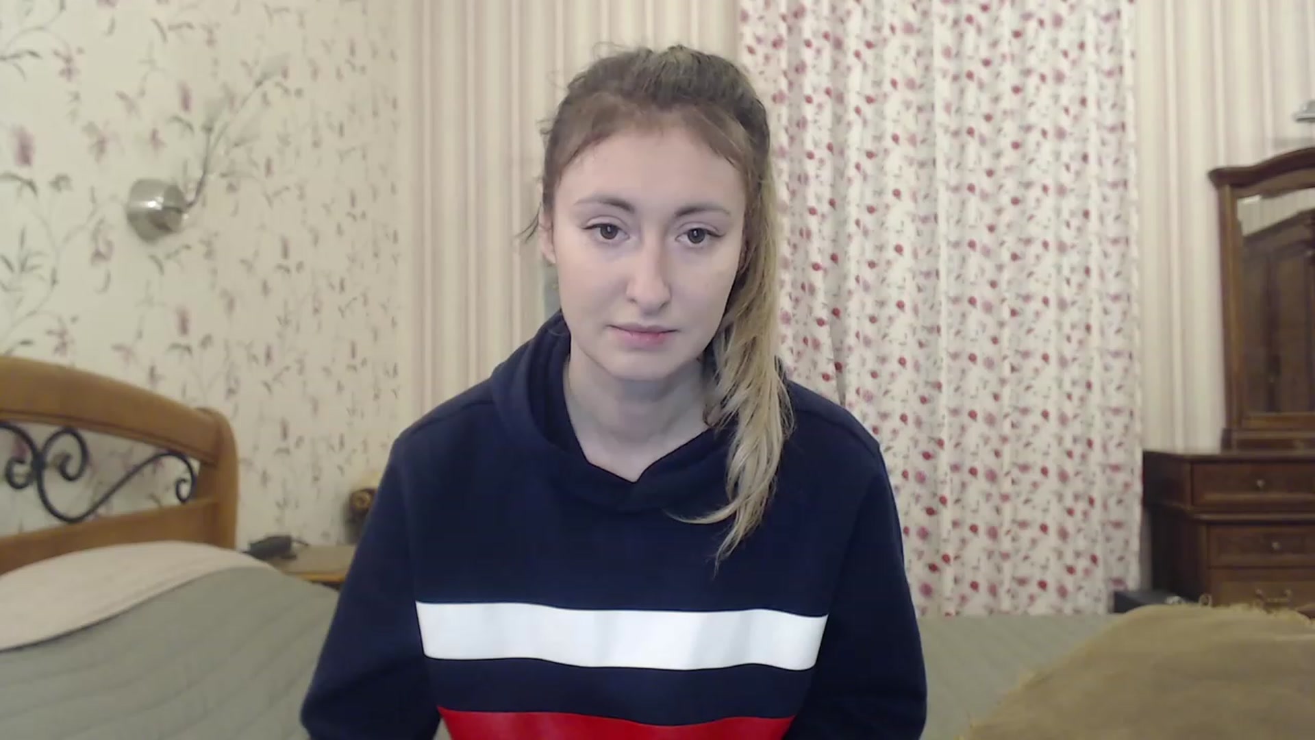 Gallery image thumbnail from Veronica_4u's myfreecams stream on, 12/29/2022, 17:14 image 15 of 20